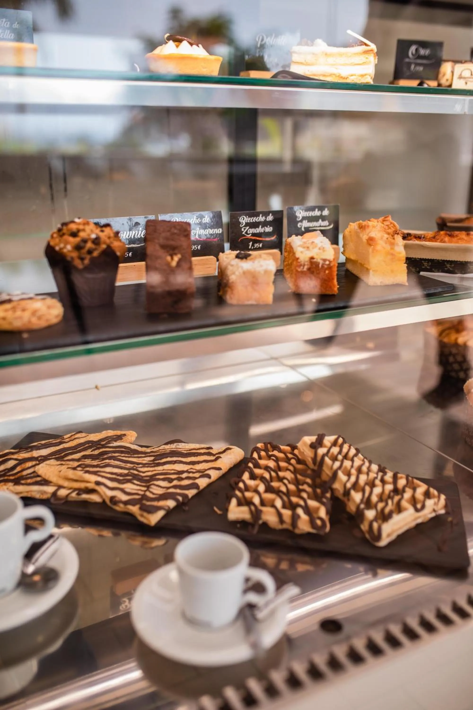 Shopping Area in Arguineguín Park By Servatur VV