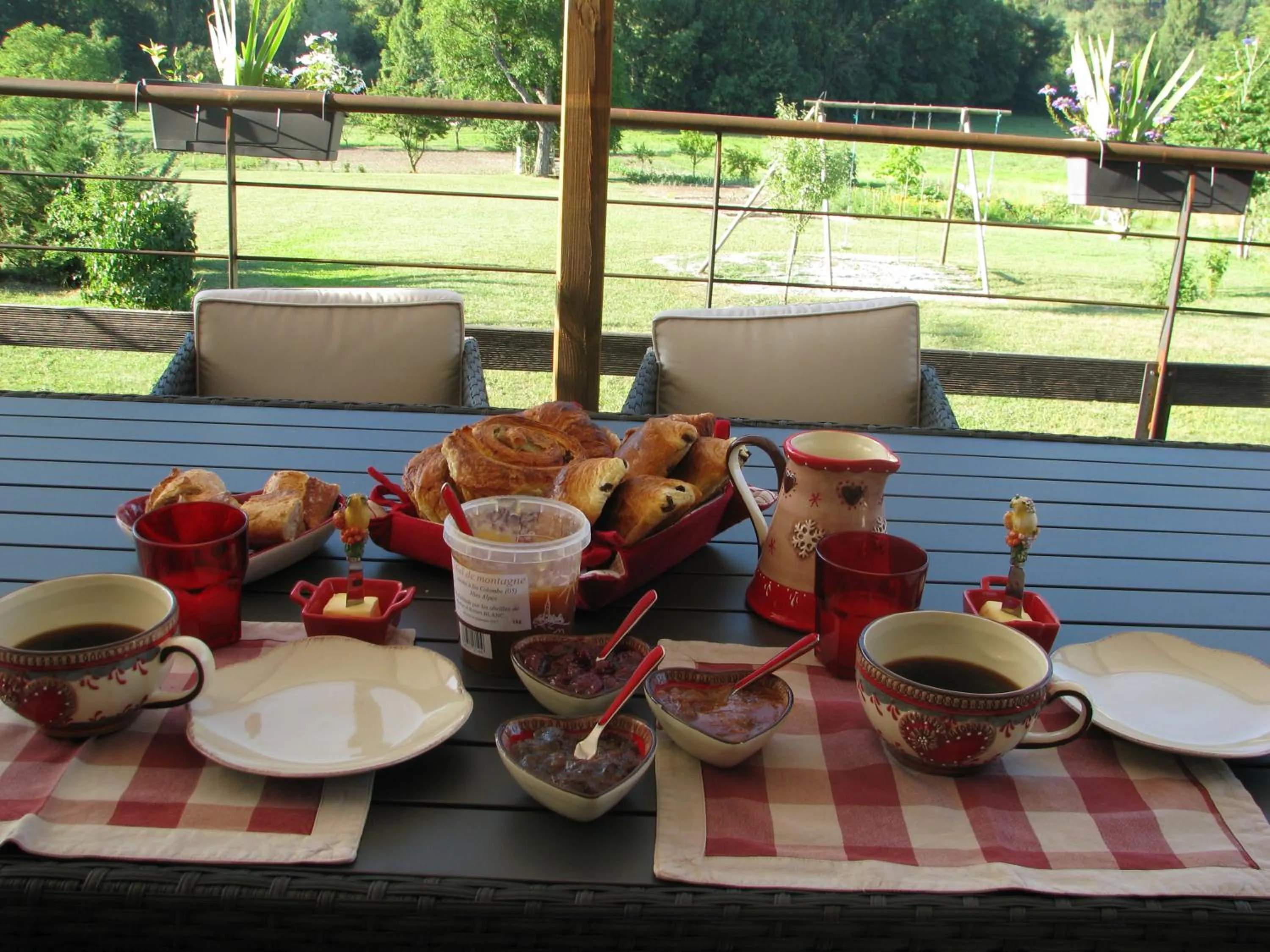 Continental breakfast in Le petit nid douillet