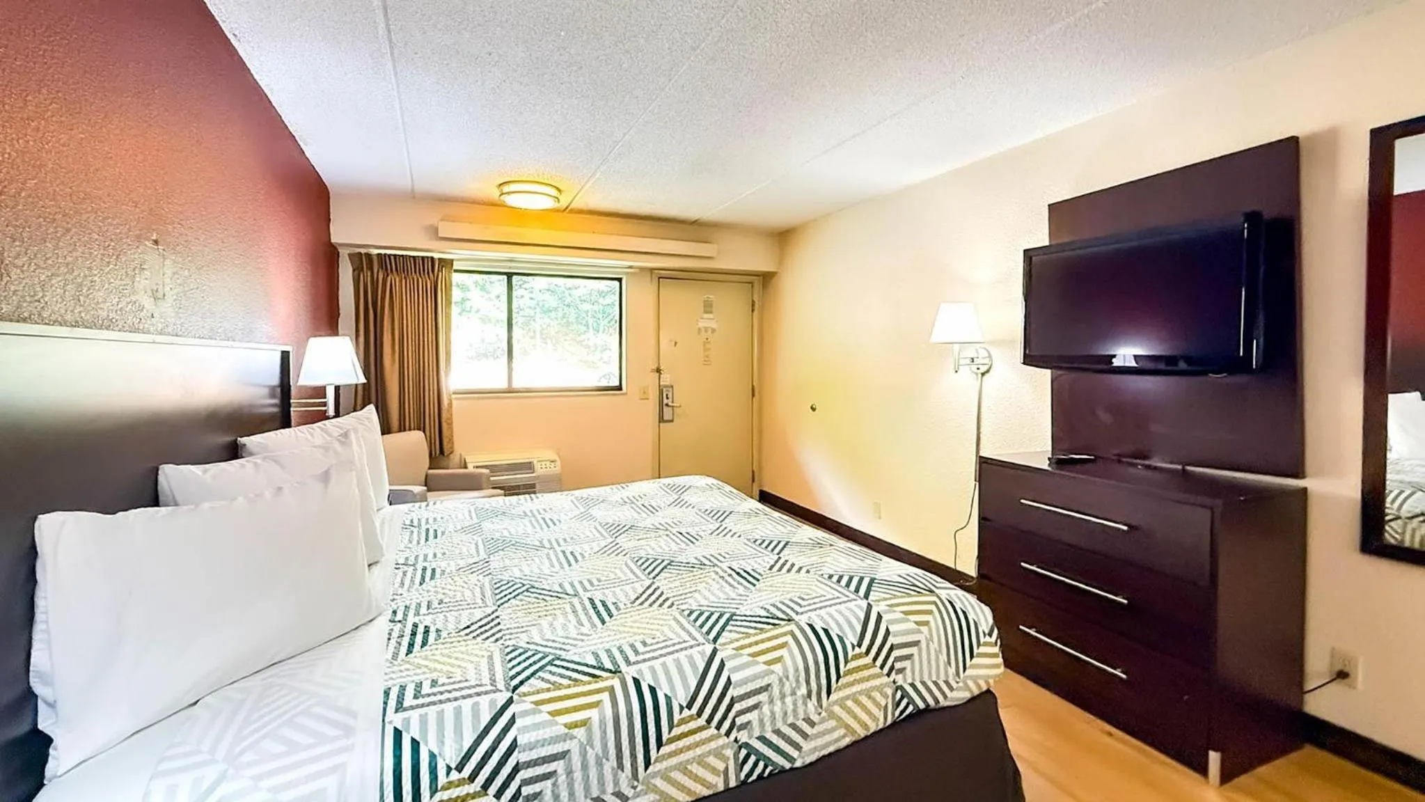 Bedroom, Bed in Motel 6 Smyrna, GA