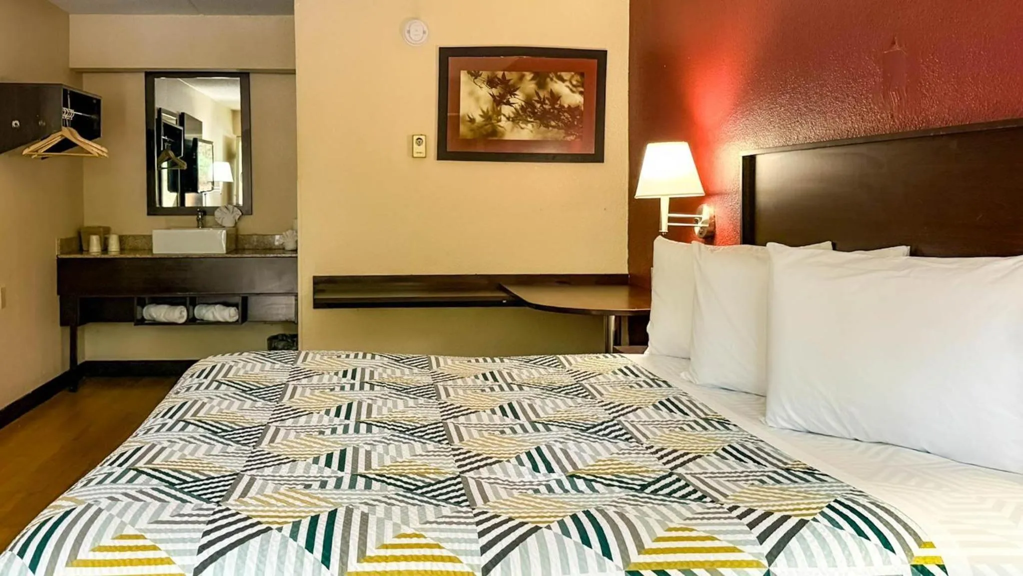 Bedroom, Bed in Motel 6 Smyrna, GA