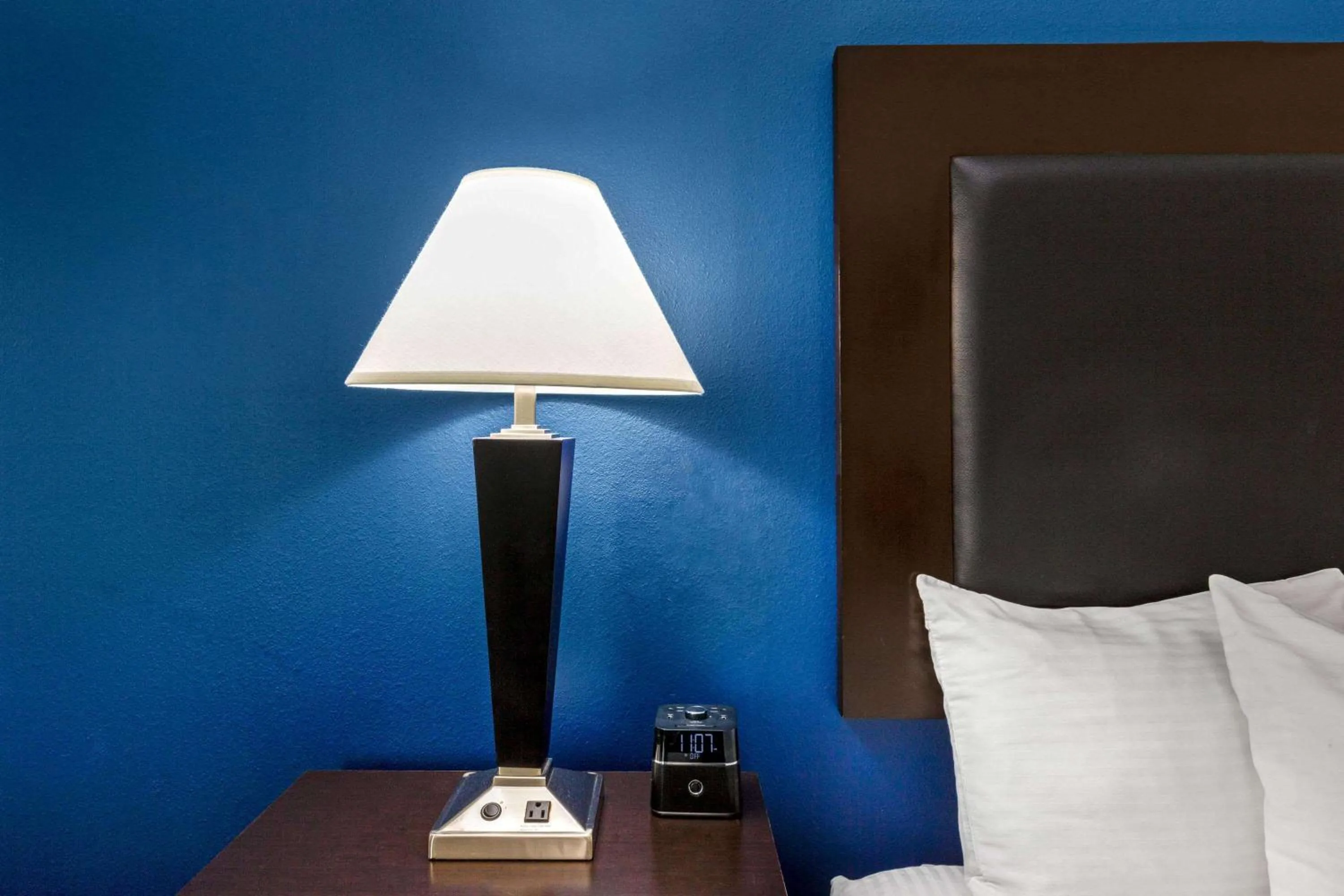 Bed in La Quinta by Wyndham Alvin