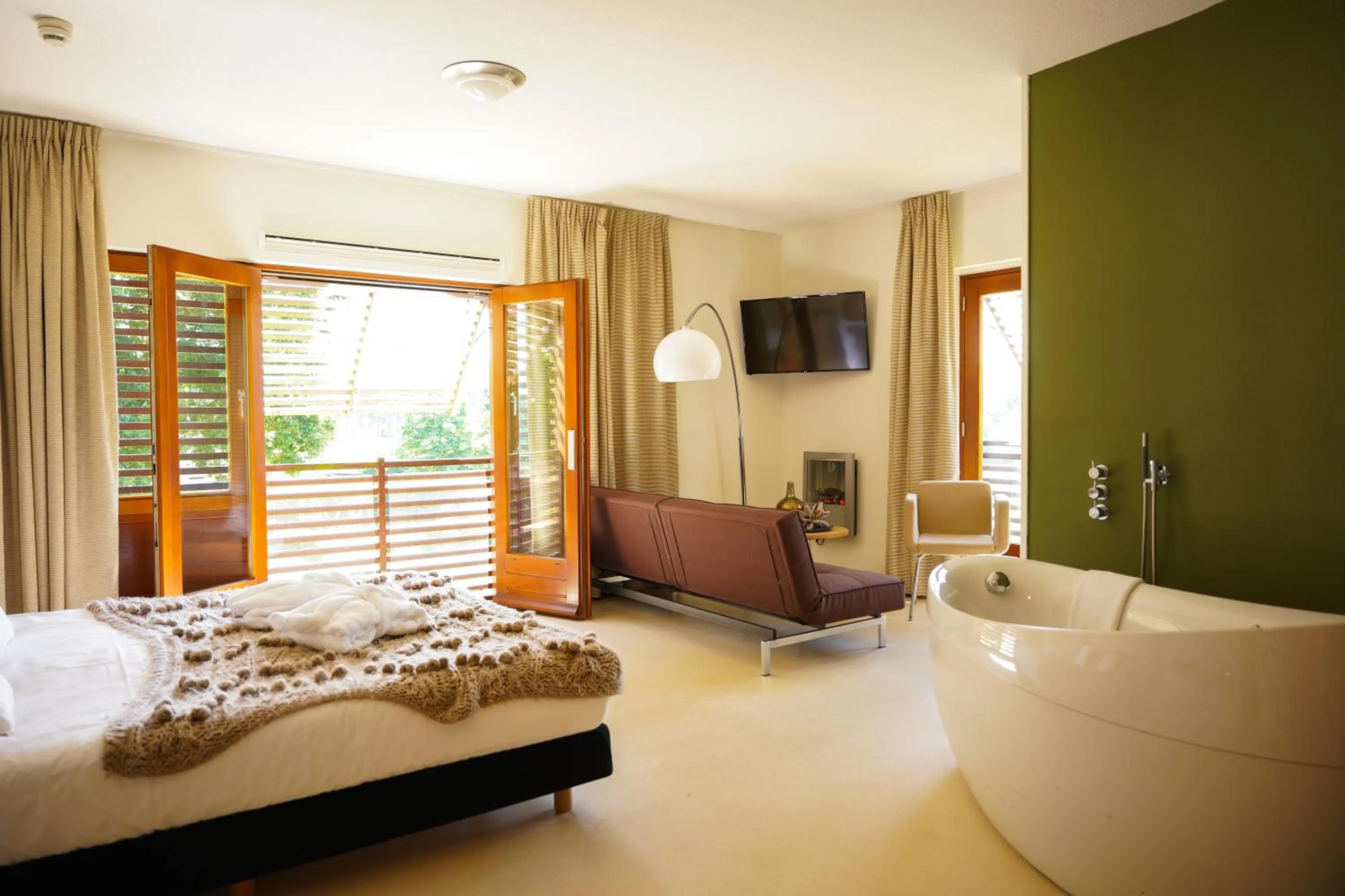 Photo of the whole room, Bed in Boshotel Overberg