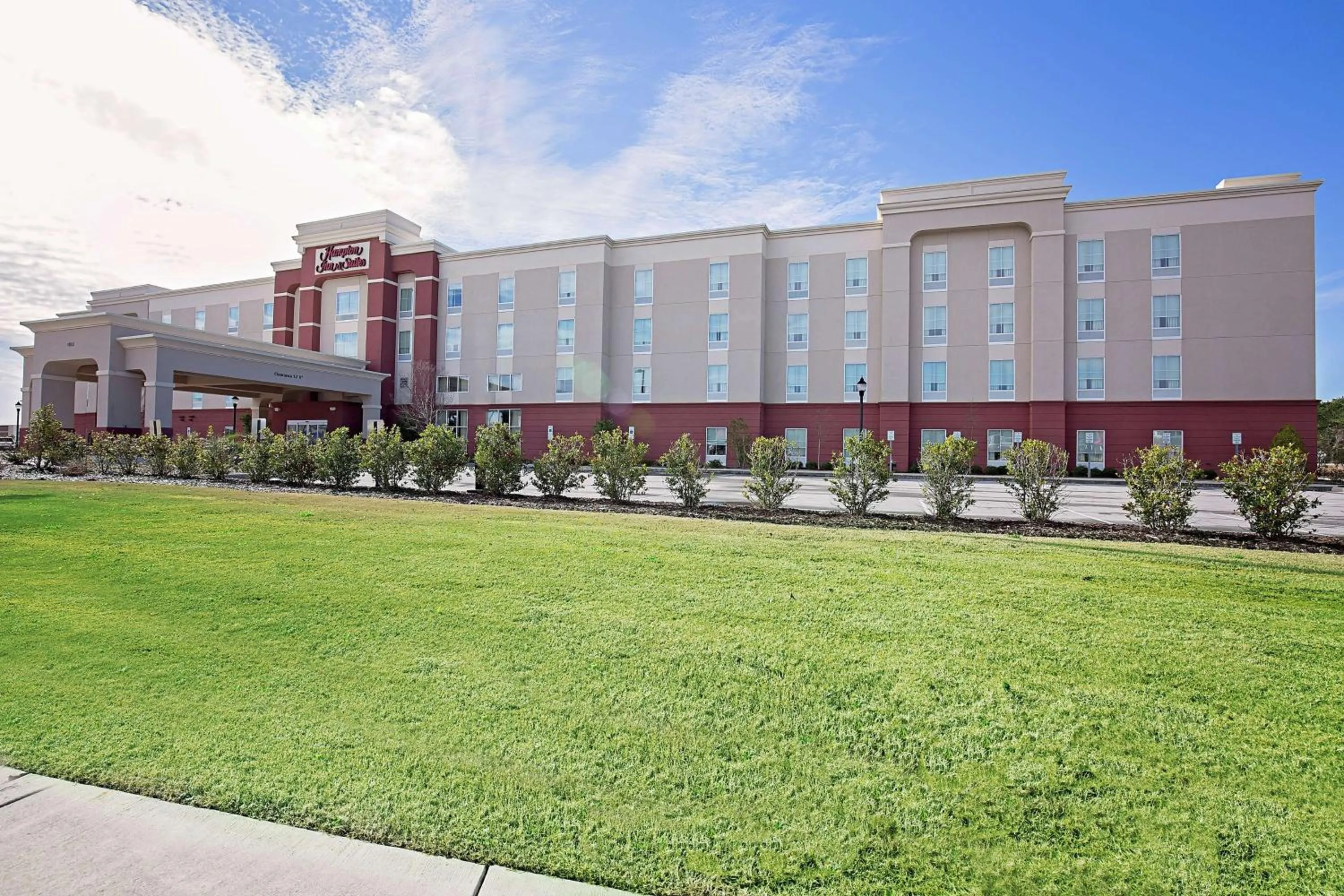 Property building in Hampton Inn & Suites Jacksonville