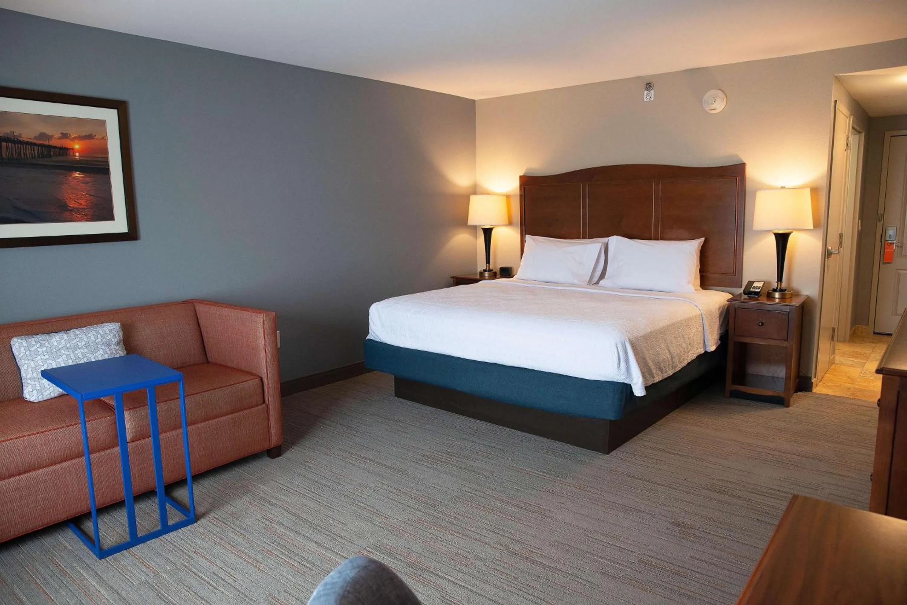 Living room, Bed in Hampton Inn & Suites Jacksonville