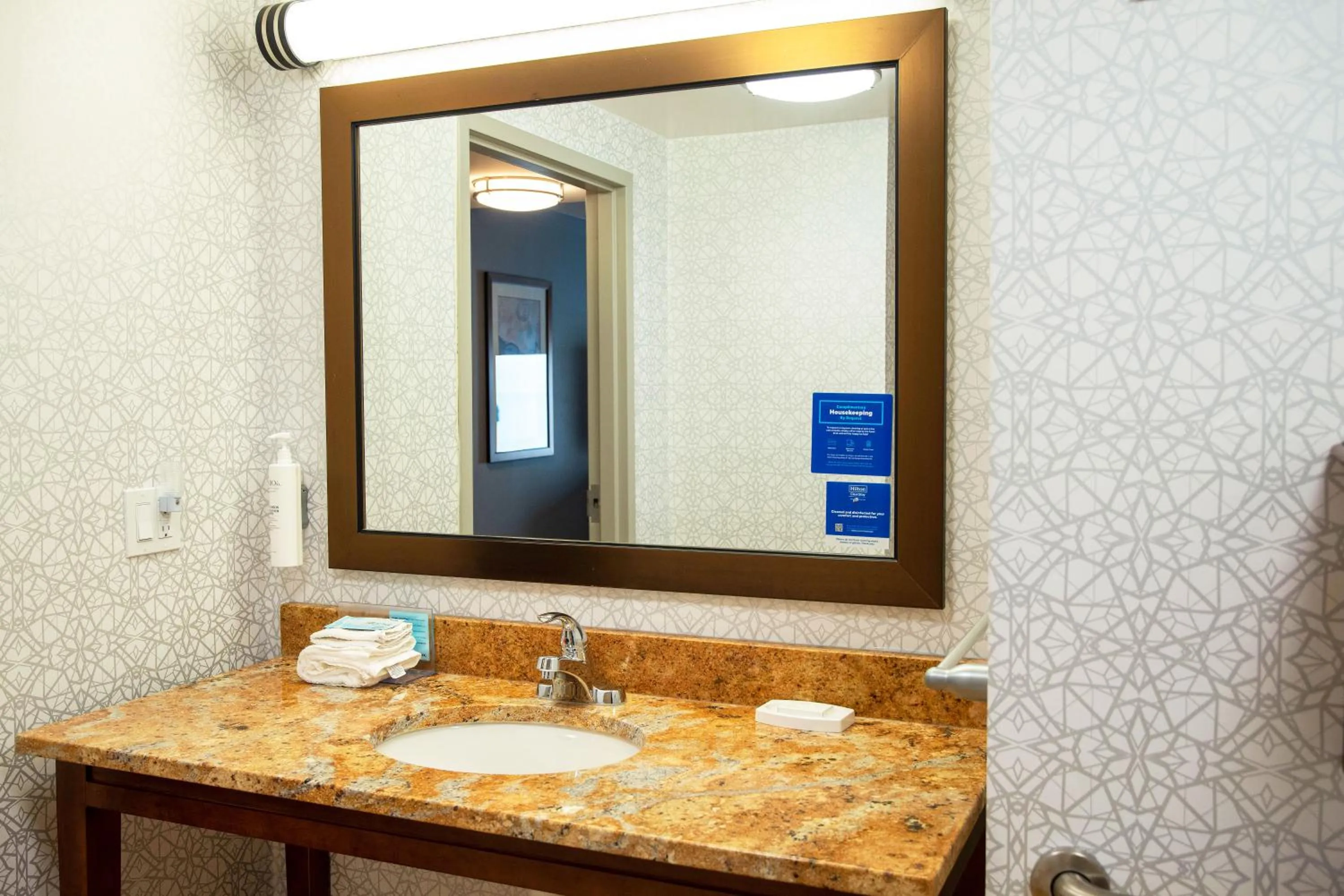 Bathroom in Hampton Inn & Suites Jacksonville