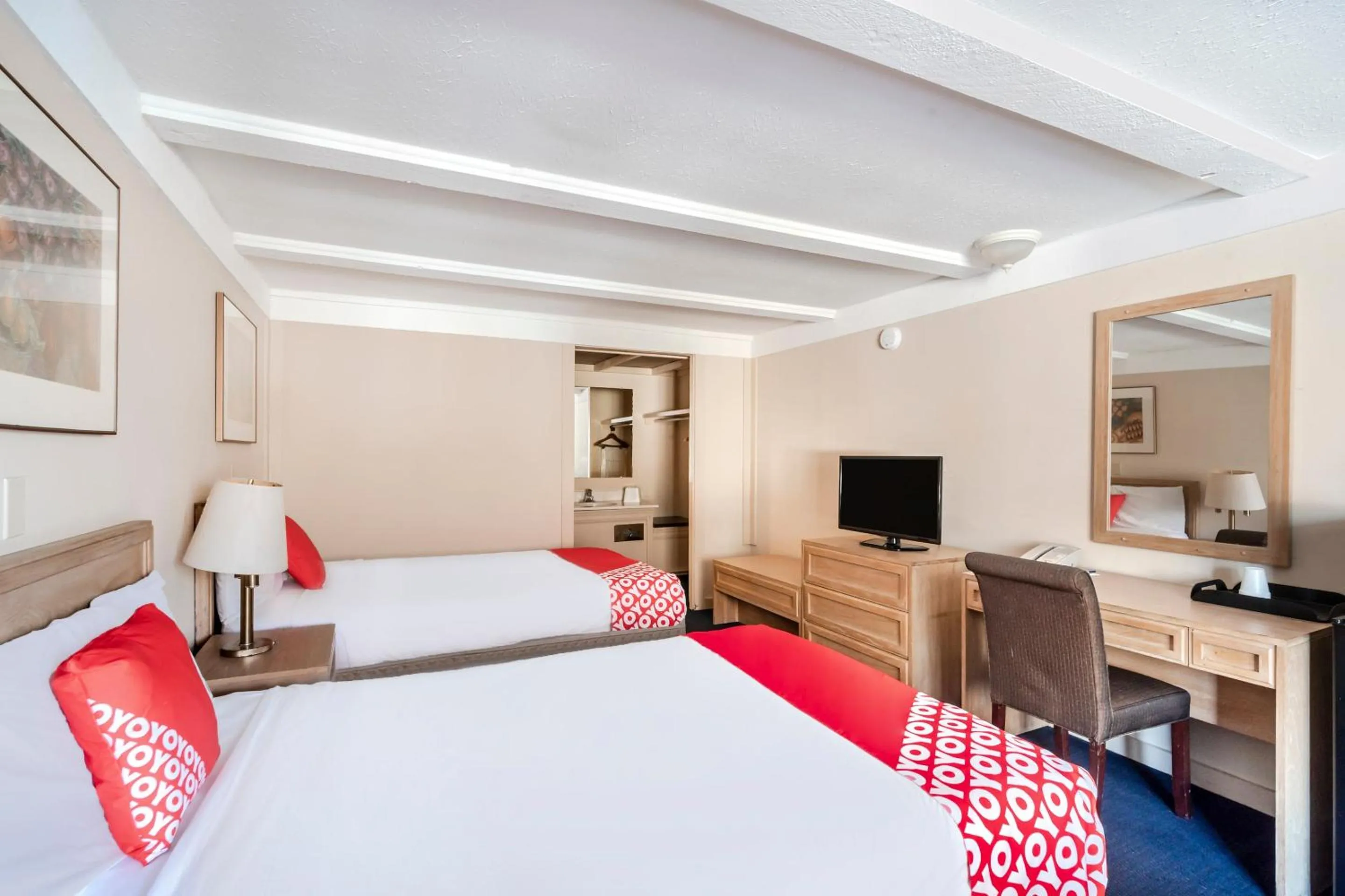 Bedroom in OYO Hotel Wadsworth OH I-76