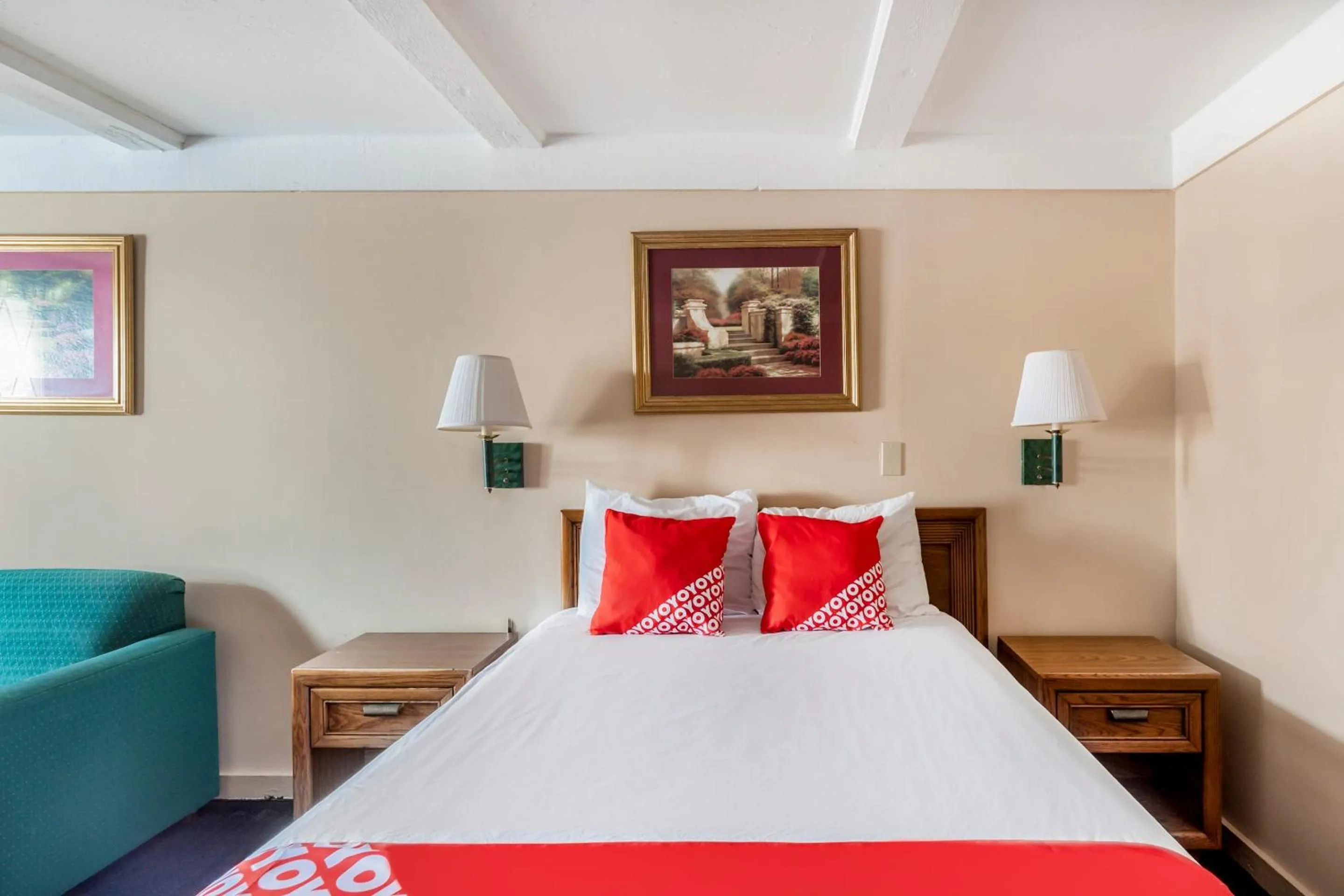 Bedroom in OYO Hotel Wadsworth OH I-76