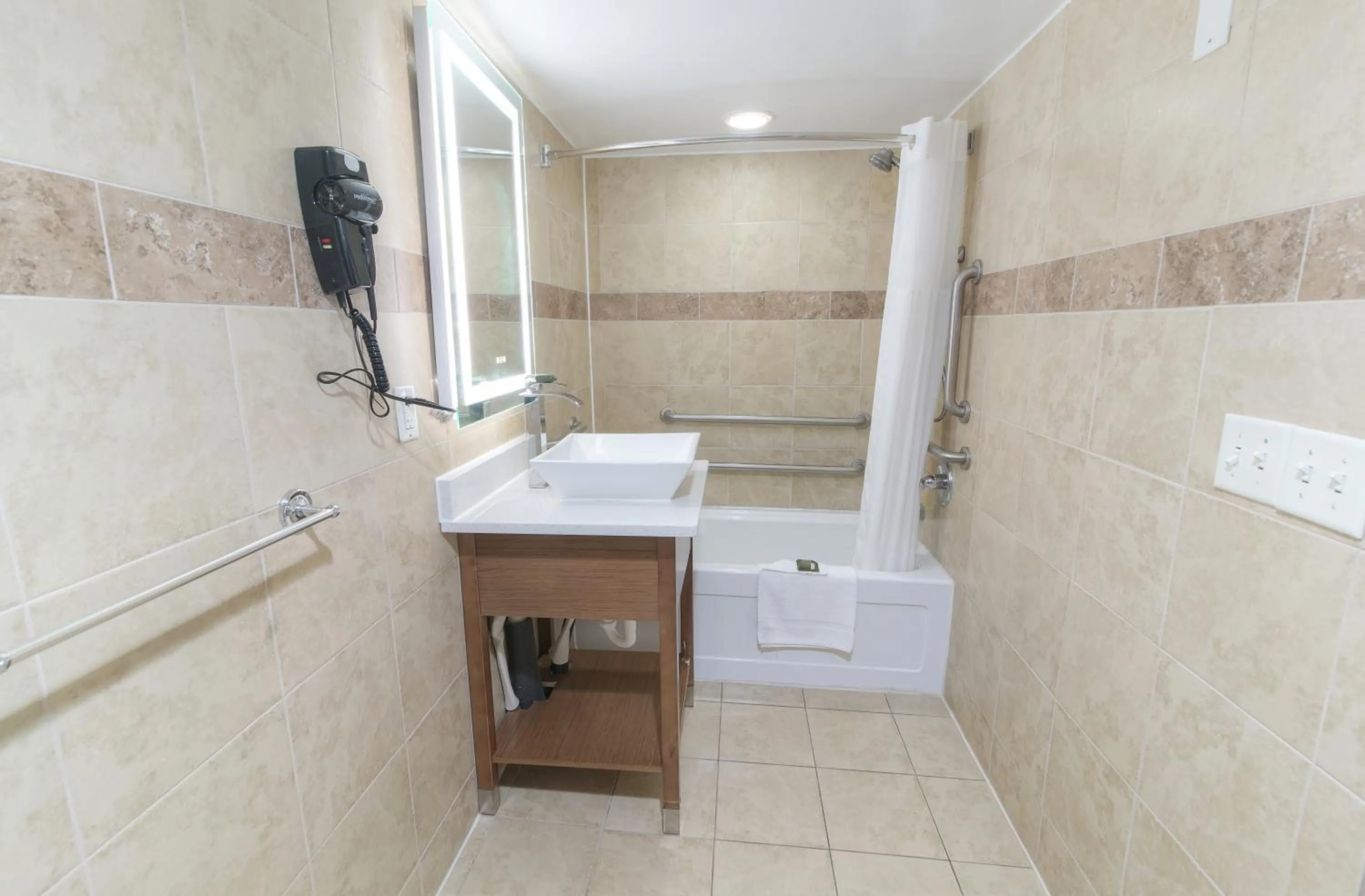 Bathroom in Oceans 2700