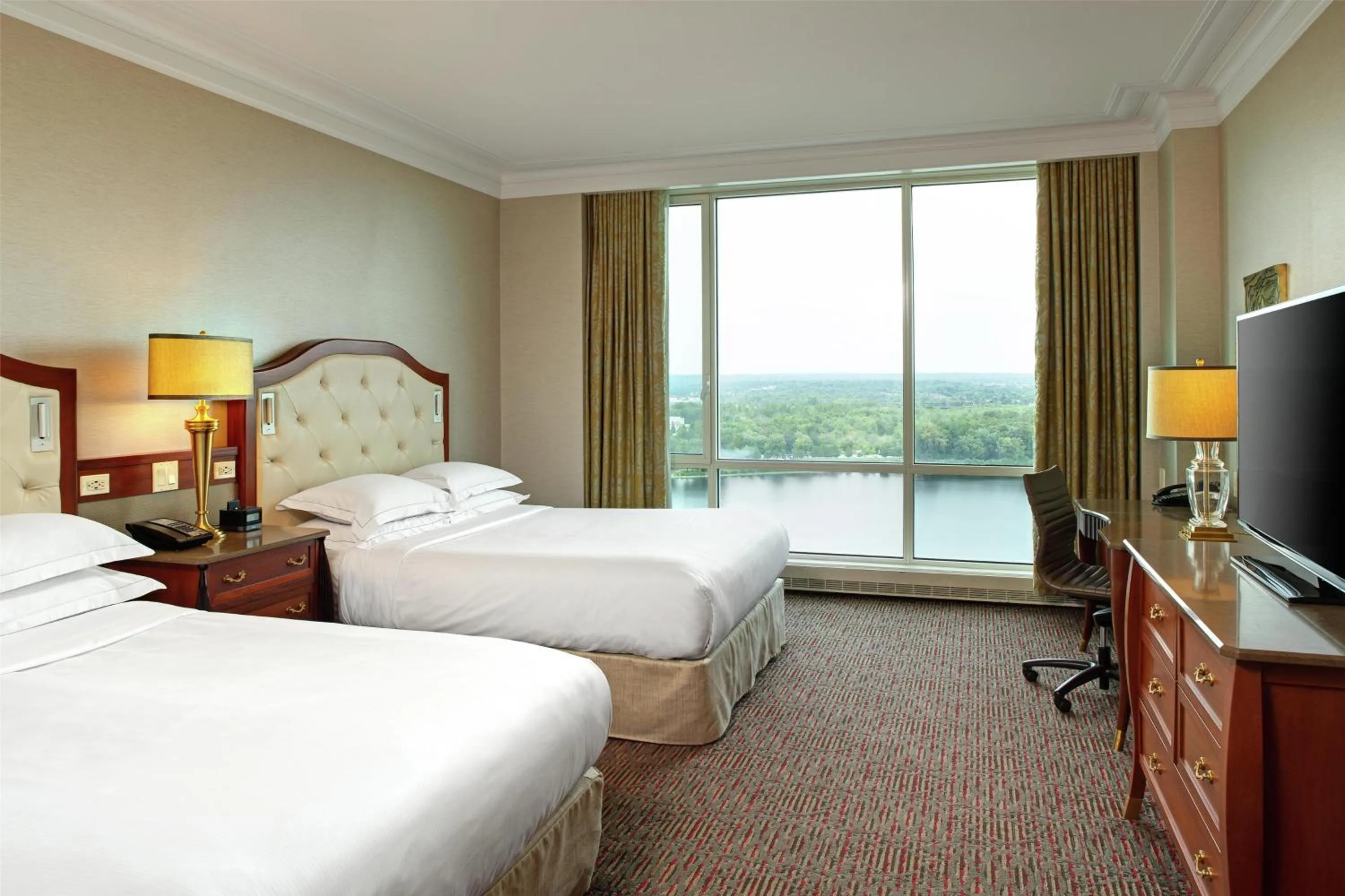 Bedroom, Bed in Hilton Lac-Leamy