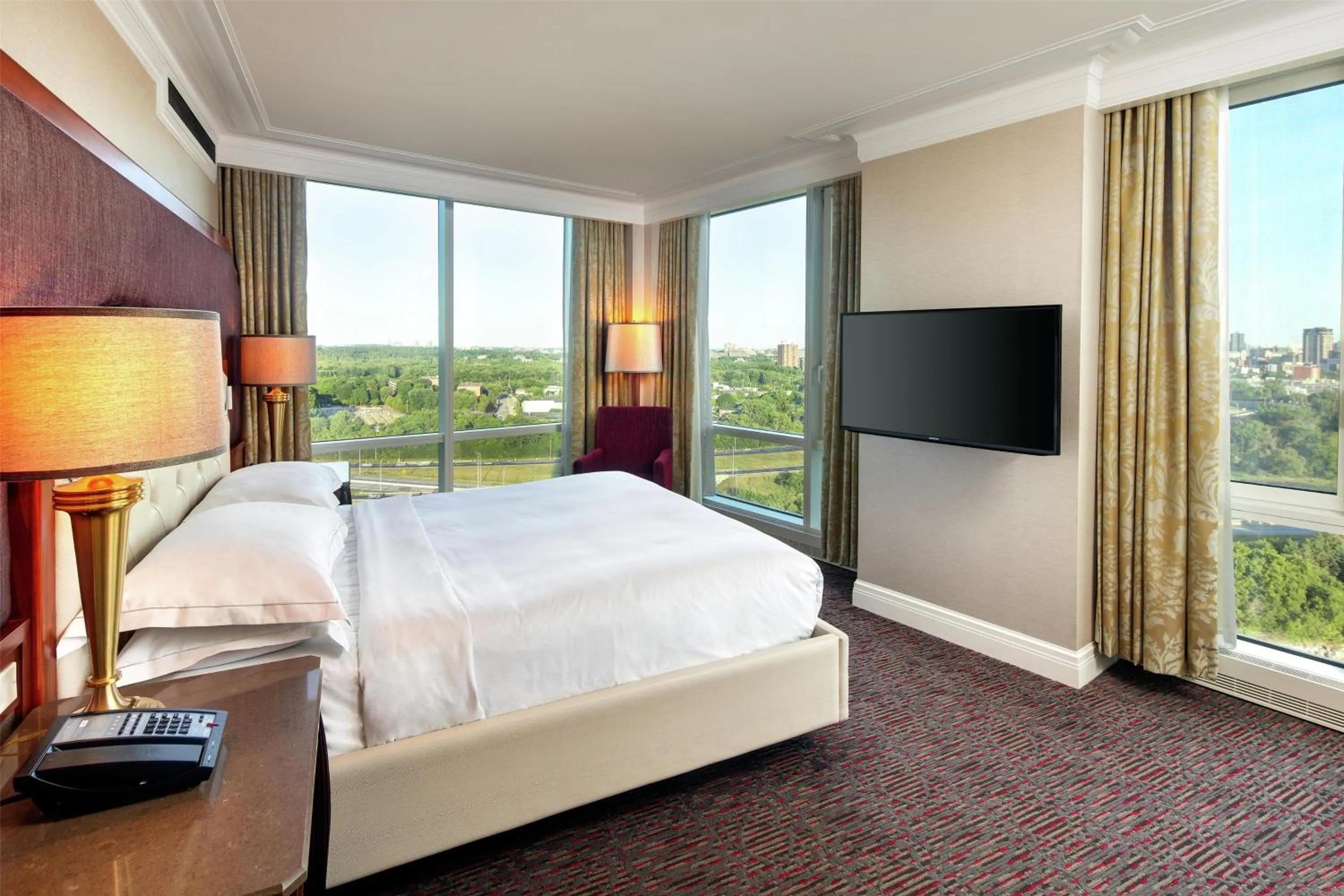 Bedroom, Bed in Hilton Lac-Leamy