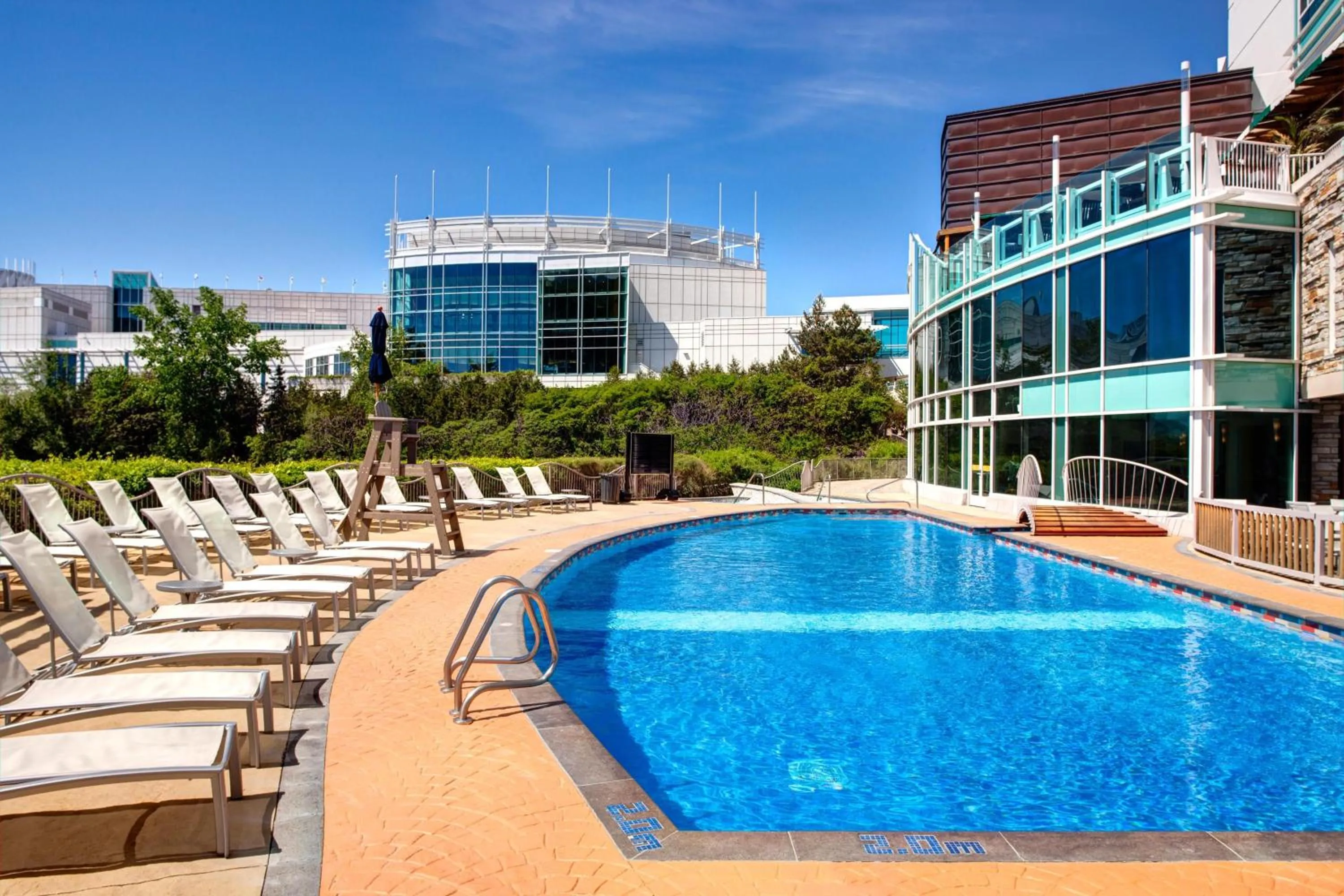 Pool view in Hilton Lac-Leamy