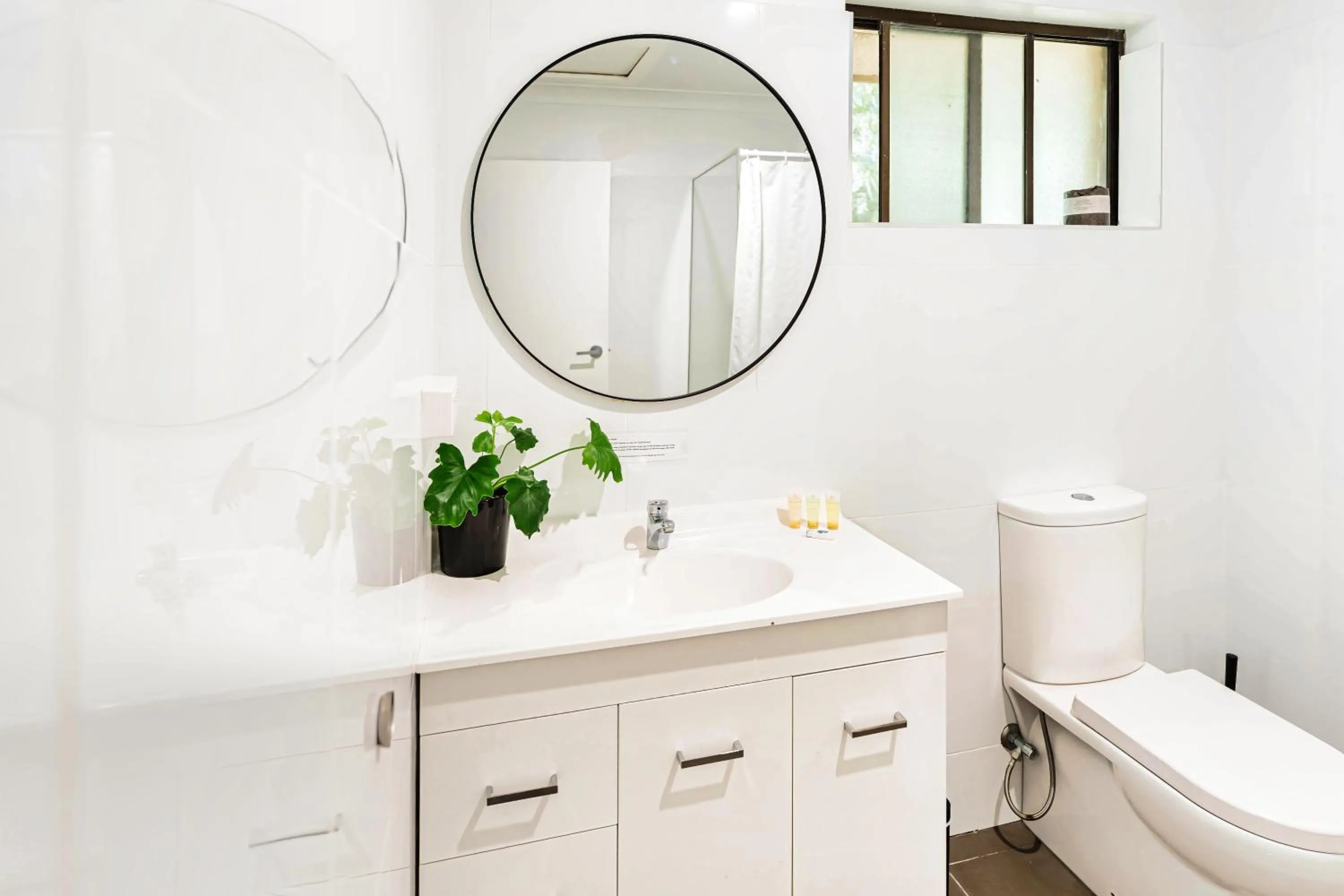 Bathroom in Country 2 Coast Motor Inn Coffs Harbour