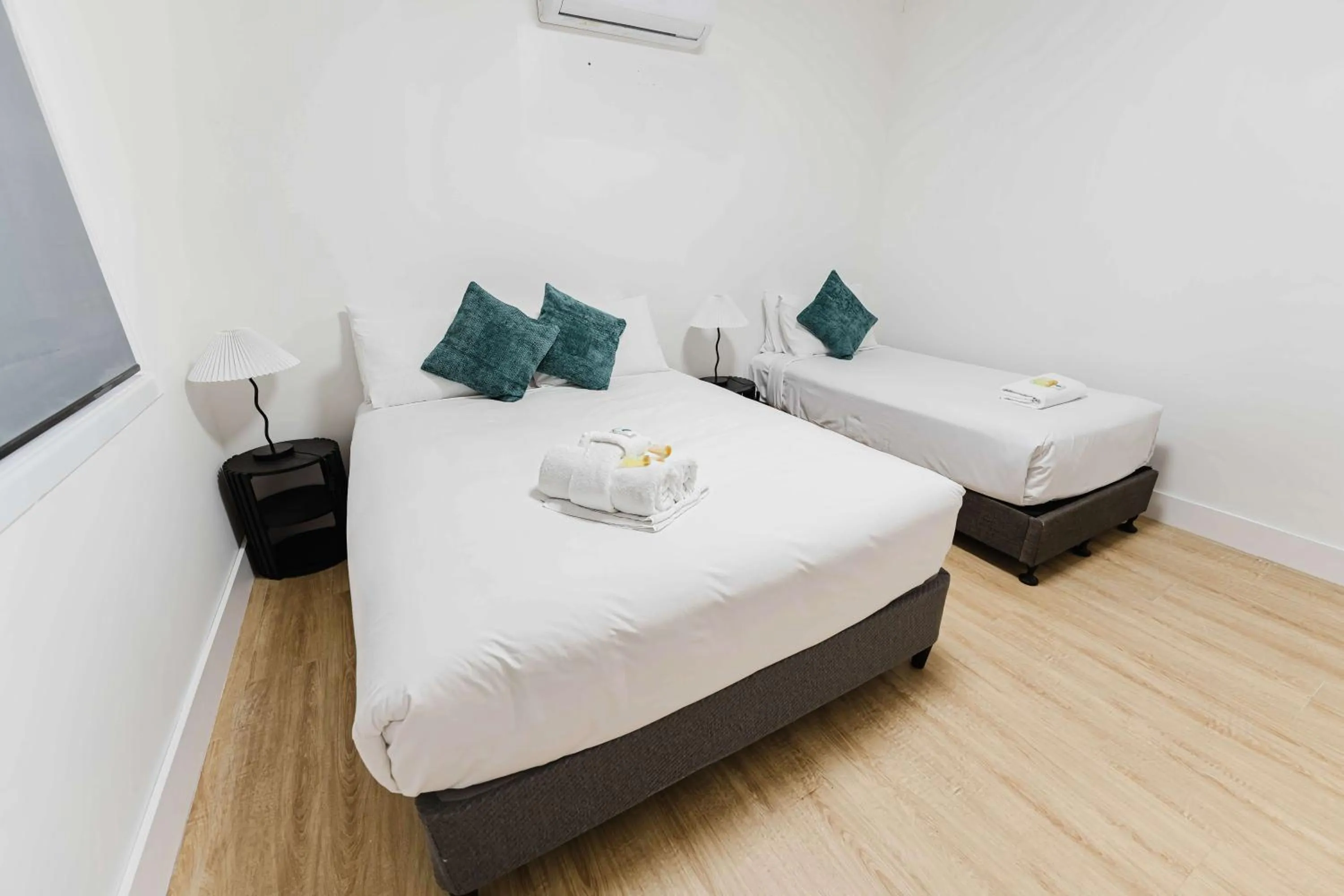 Bed in Country 2 Coast Motor Inn Coffs Harbour