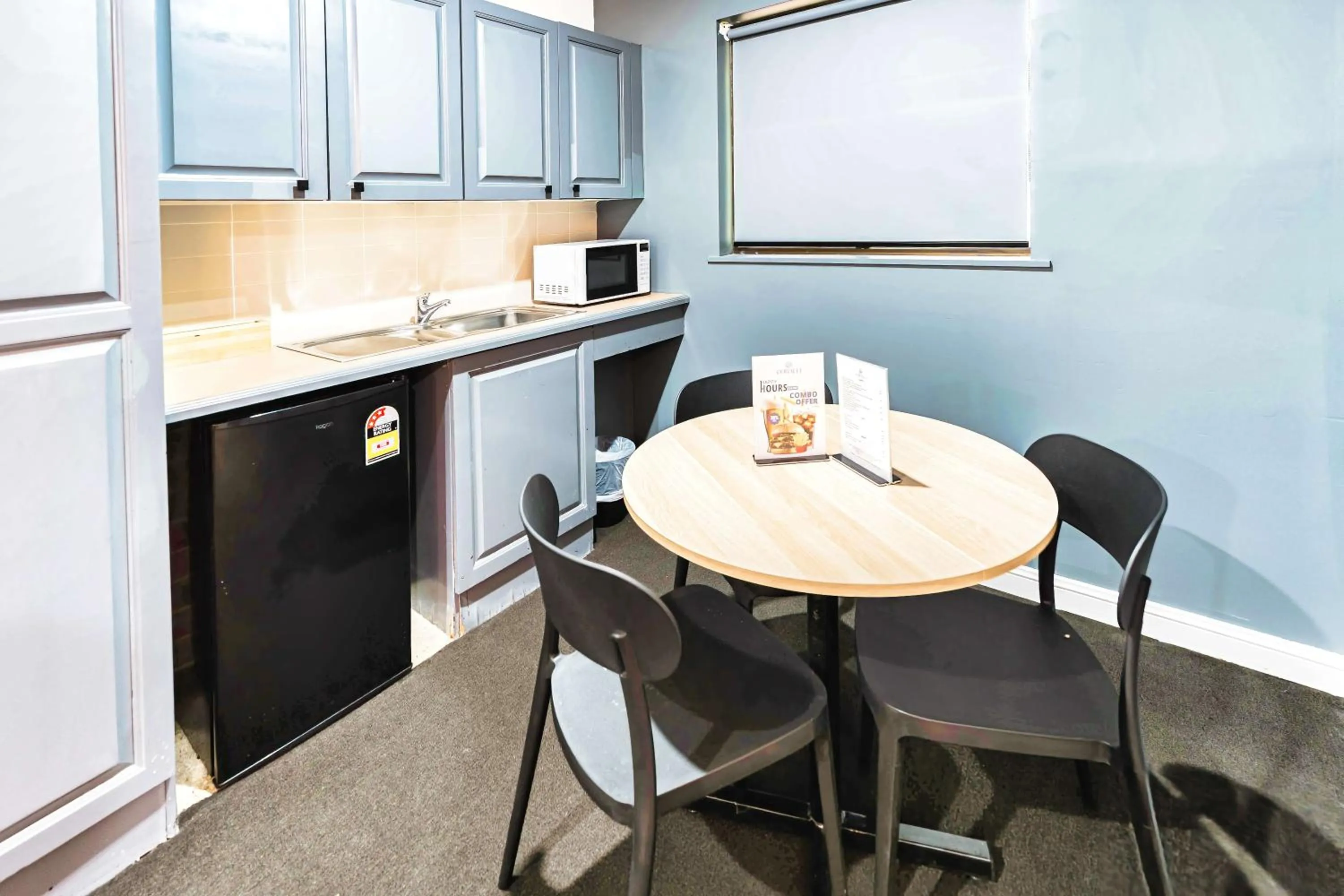 Kitchen or kitchenette in Country 2 Coast Motor Inn Coffs Harbour