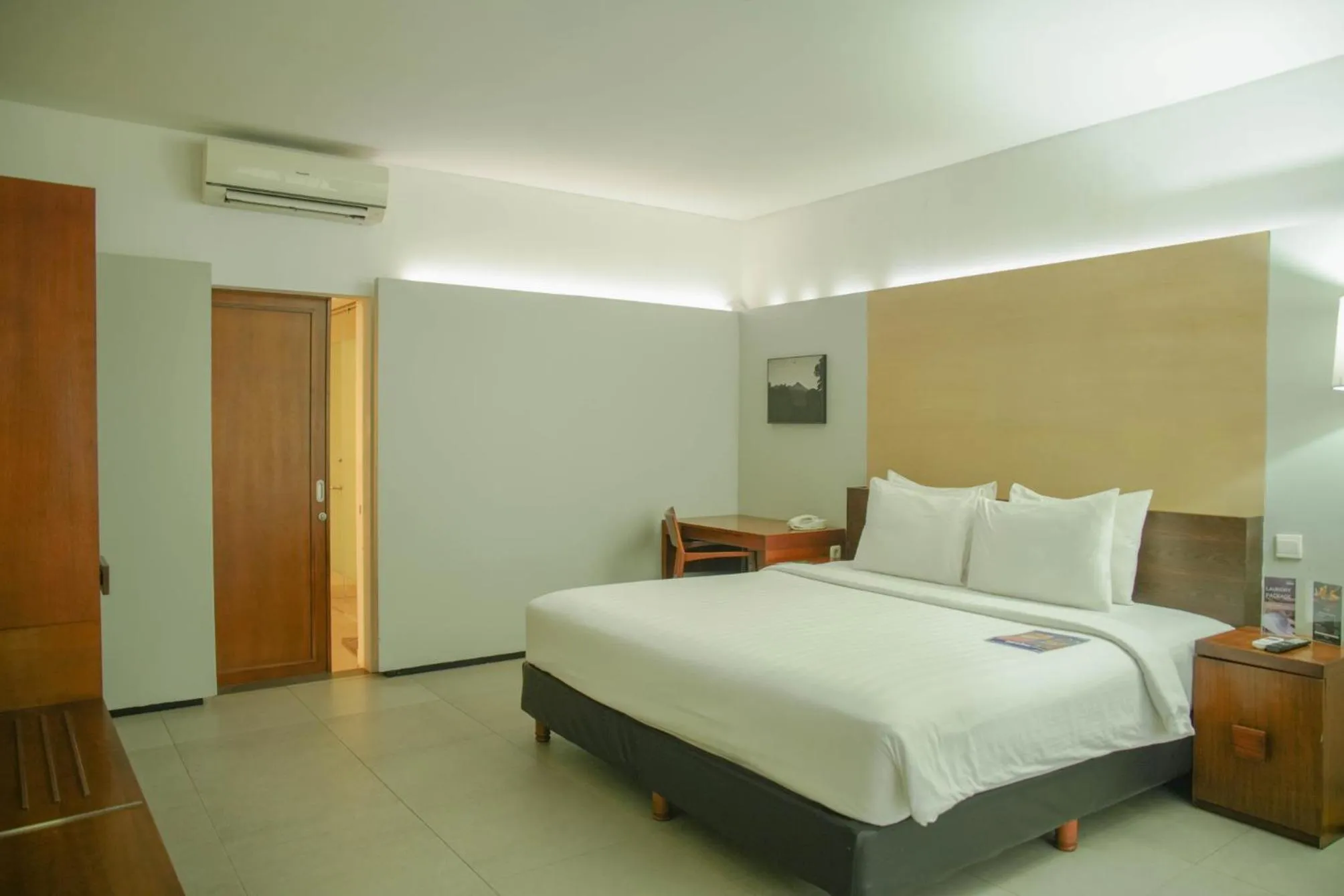 Bedroom, Bed in Hotel Neo+ Green Savana Sentul City