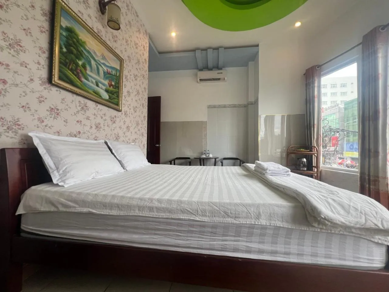 Bed in Kim Long Hotel