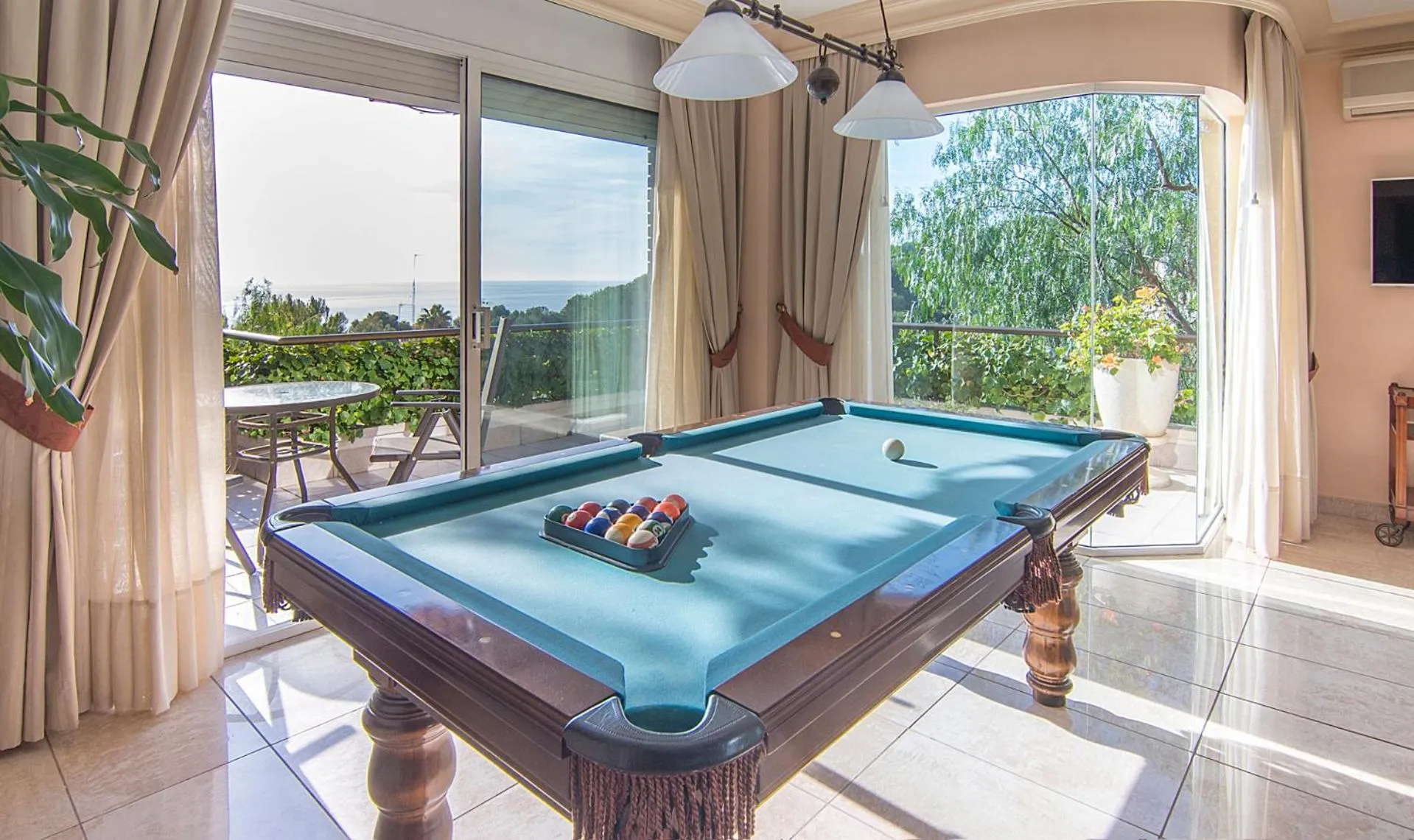 TarracoHomes, Villa Cala Crancs con Piscina Privada y Mesa de Billar
