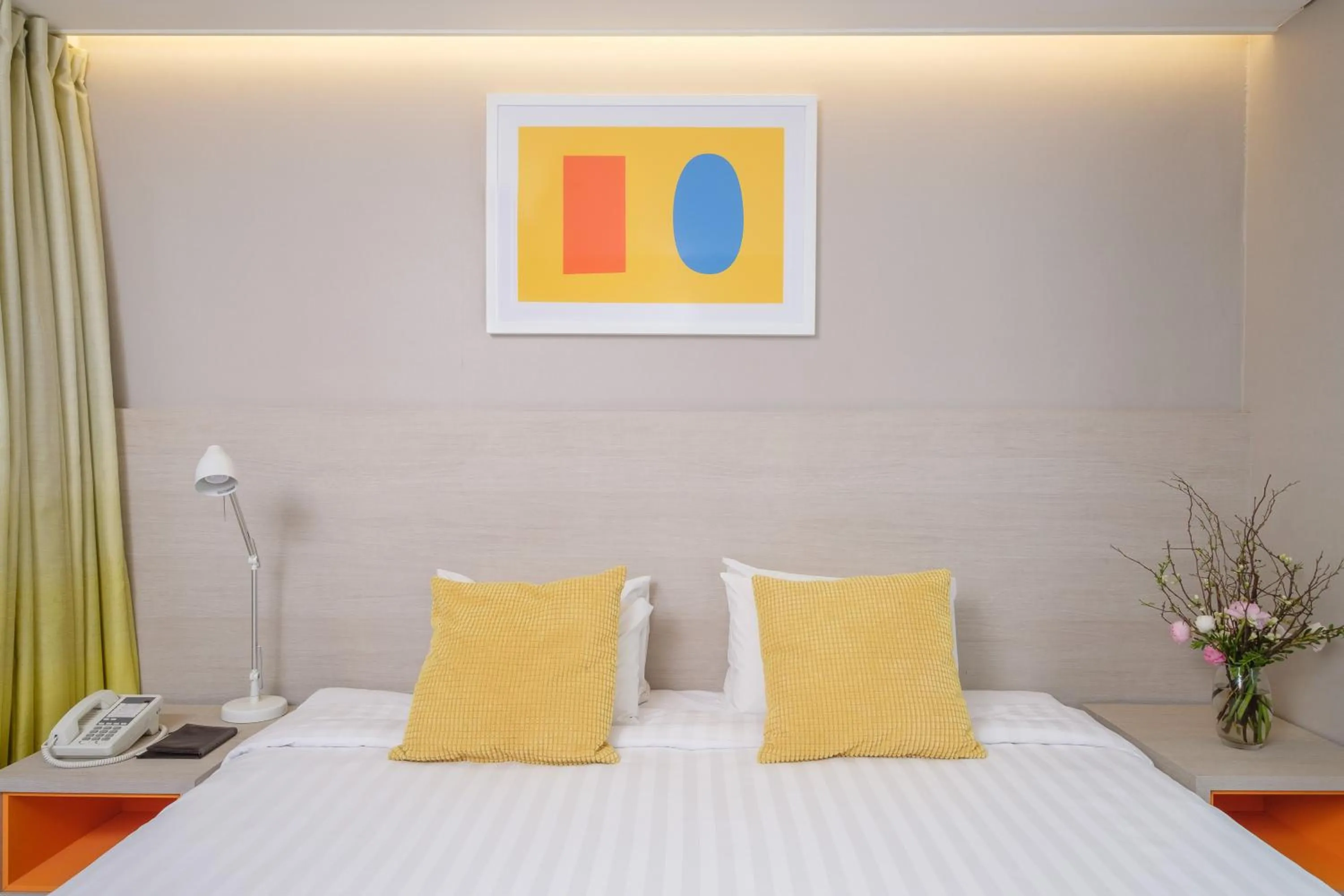 Photo of the whole room, Bed in New Seoul Hotel Myeongdong