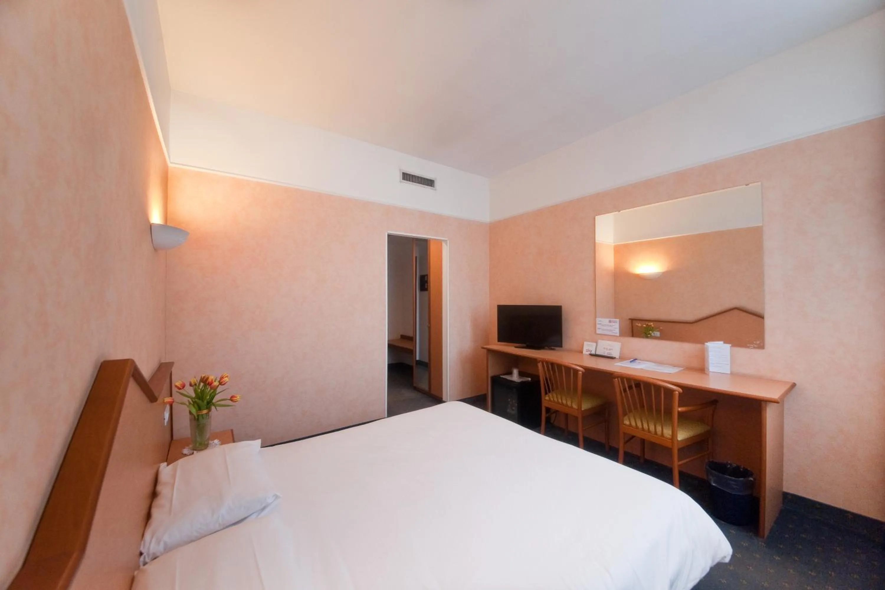 Photo of the whole room, Bed in Hotel Le Sorgenti