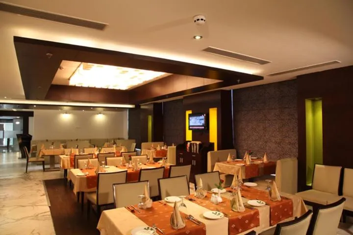 Restaurant/places to eat in TreeHouse Queens Pearl