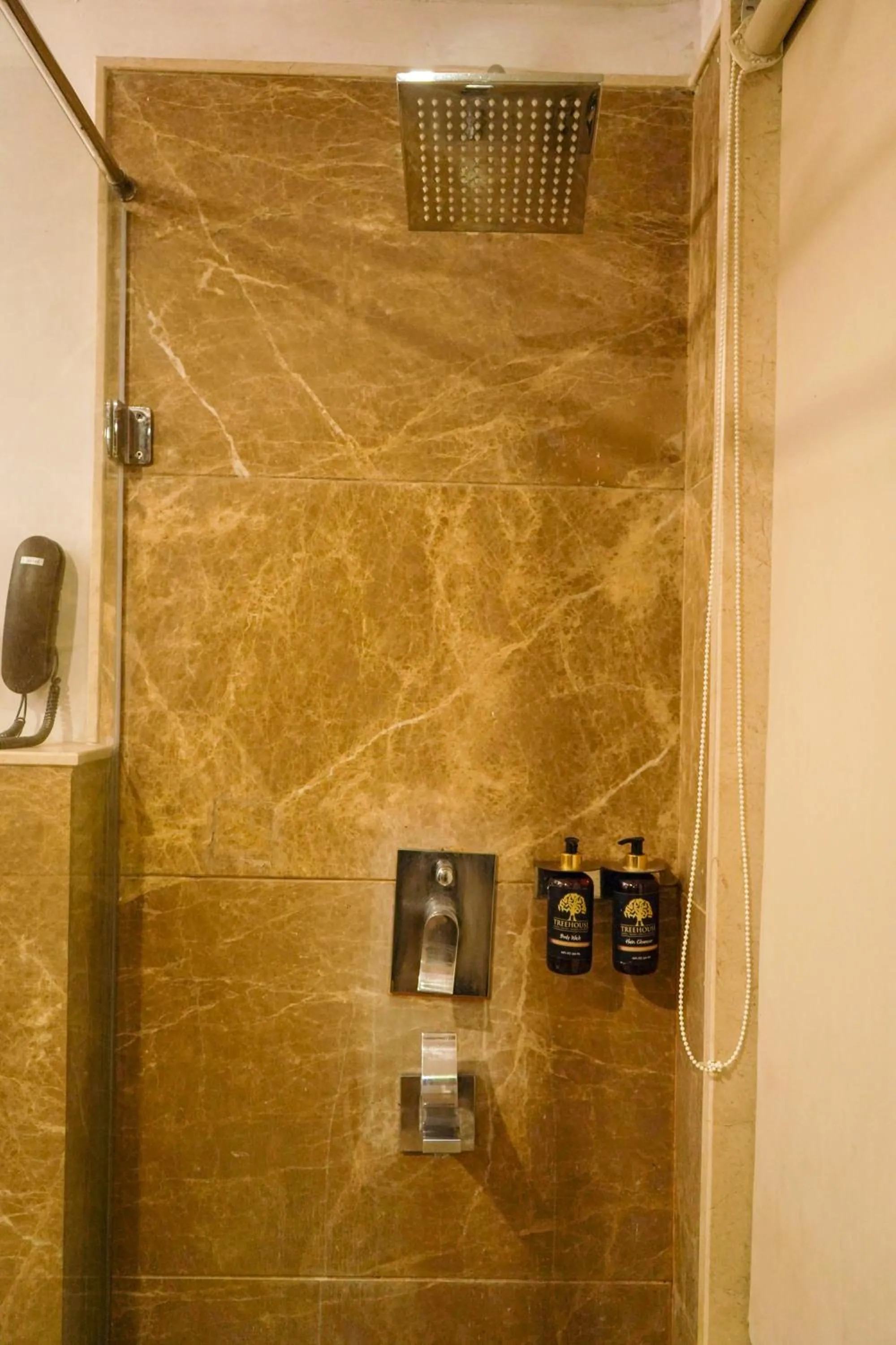 Bathroom in TreeHouse Queens Pearl