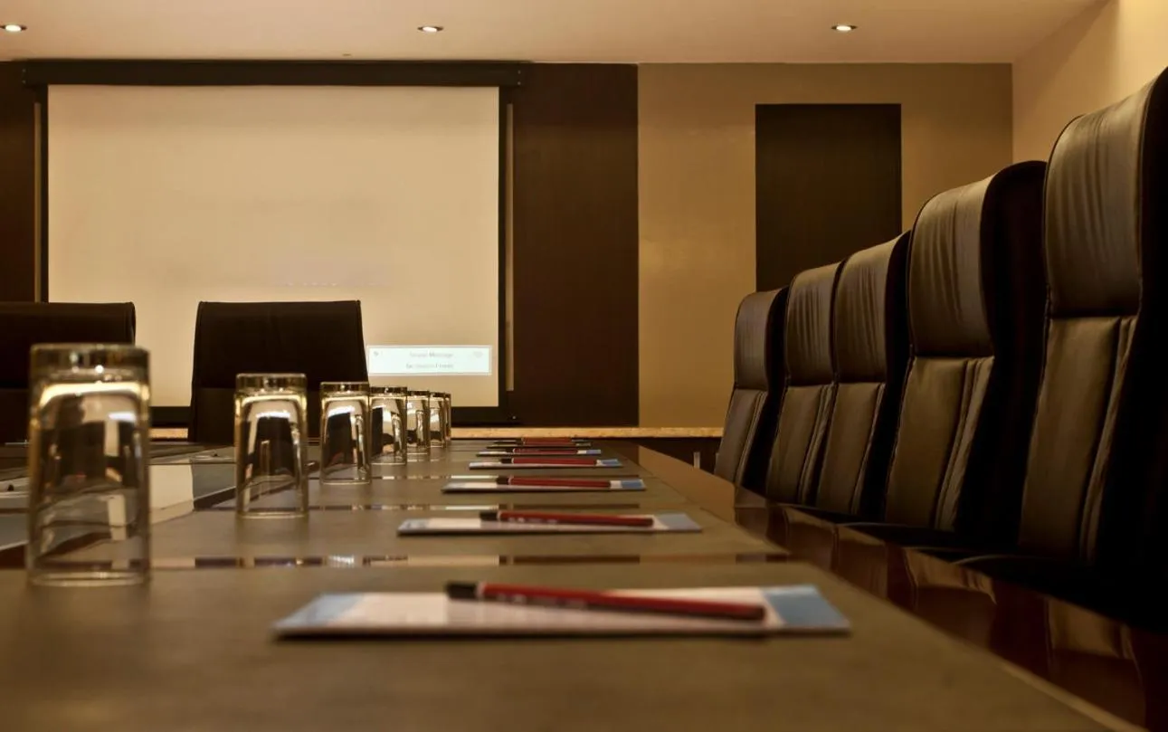 Meeting/conference room in TreeHouse Queens Pearl