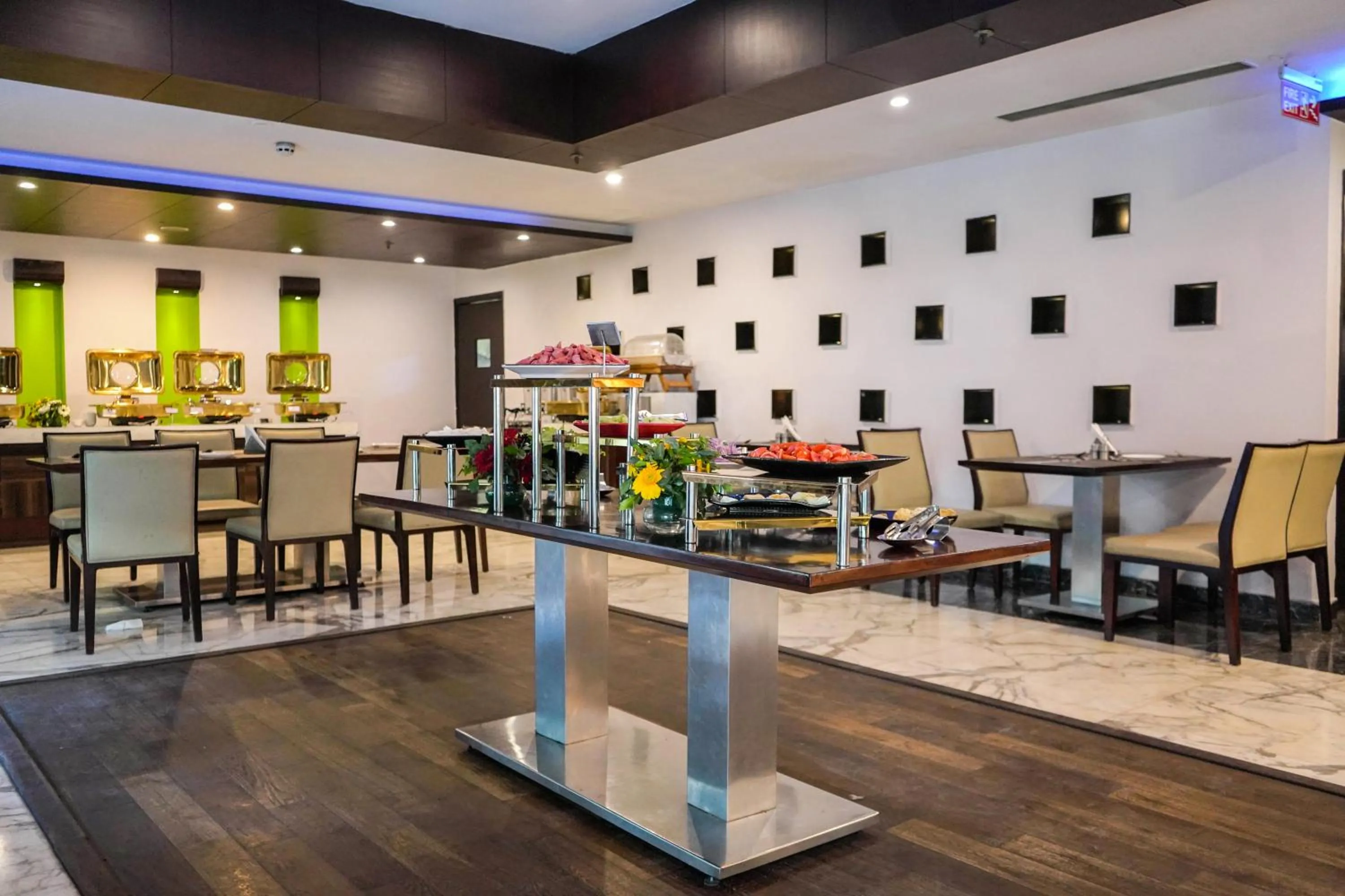 Restaurant/places to eat in TreeHouse Queens Pearl