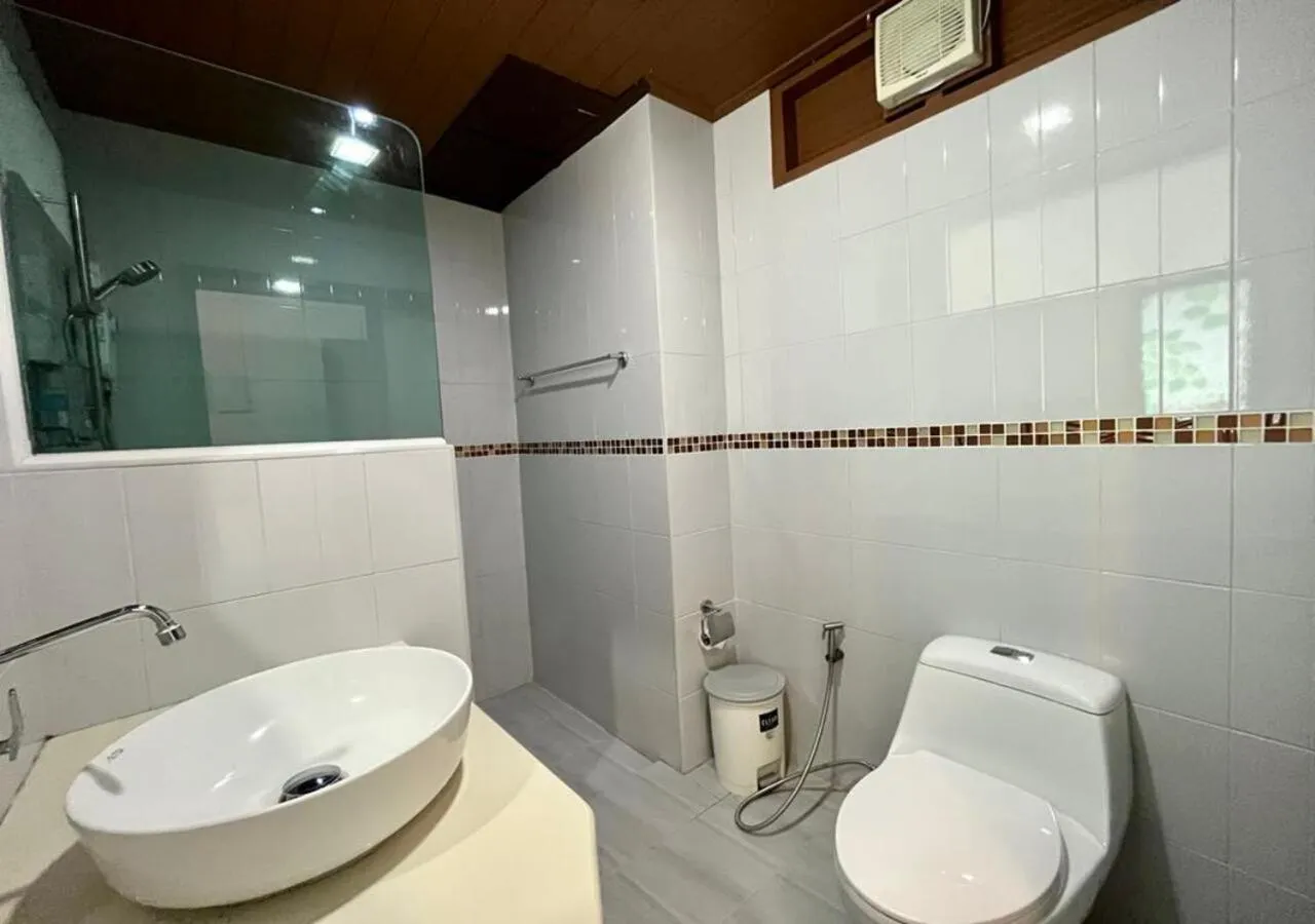 Shower in Srichada Hotel Khaolak - SHA Extra Plus