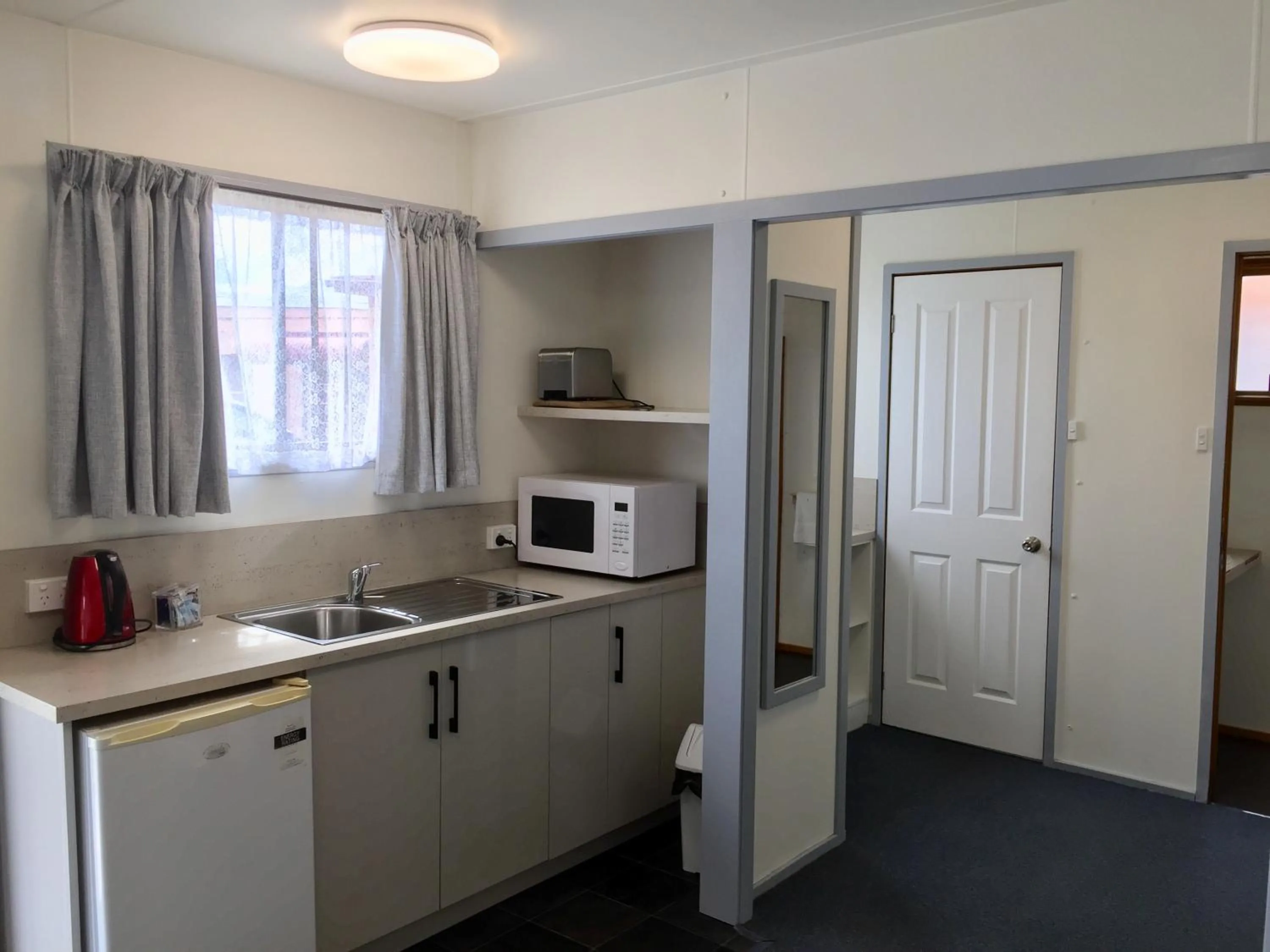 Regatta Point Tavern & Holiday Villas