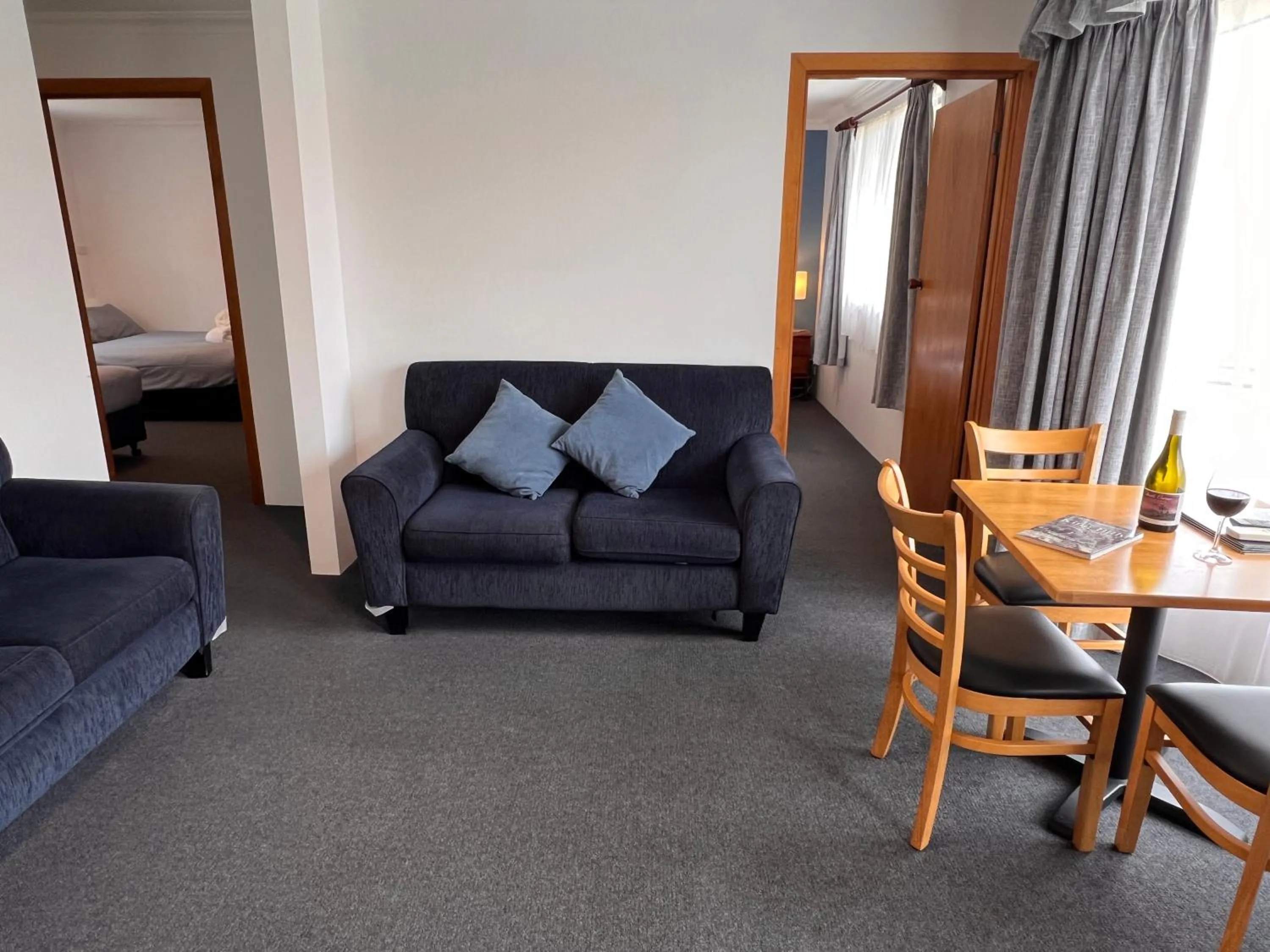 Regatta Point Tavern & Holiday Villas