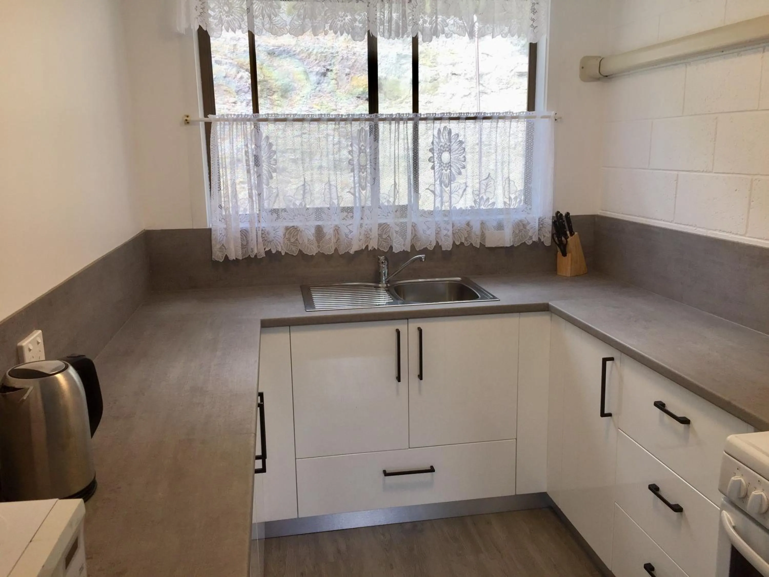 Regatta Point Tavern & Holiday Villas