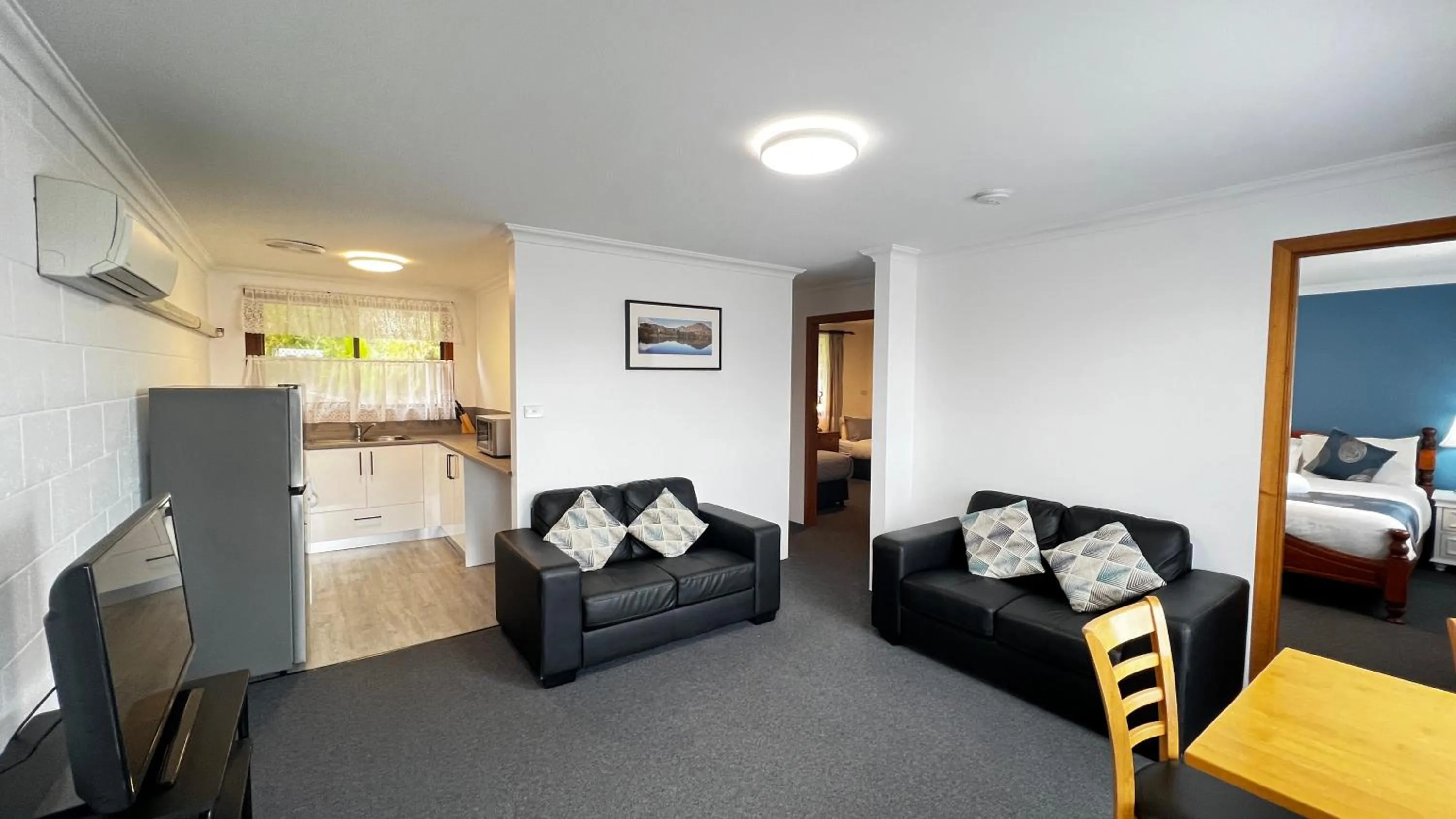 Bed in Regatta Point Tavern & Holiday Villas