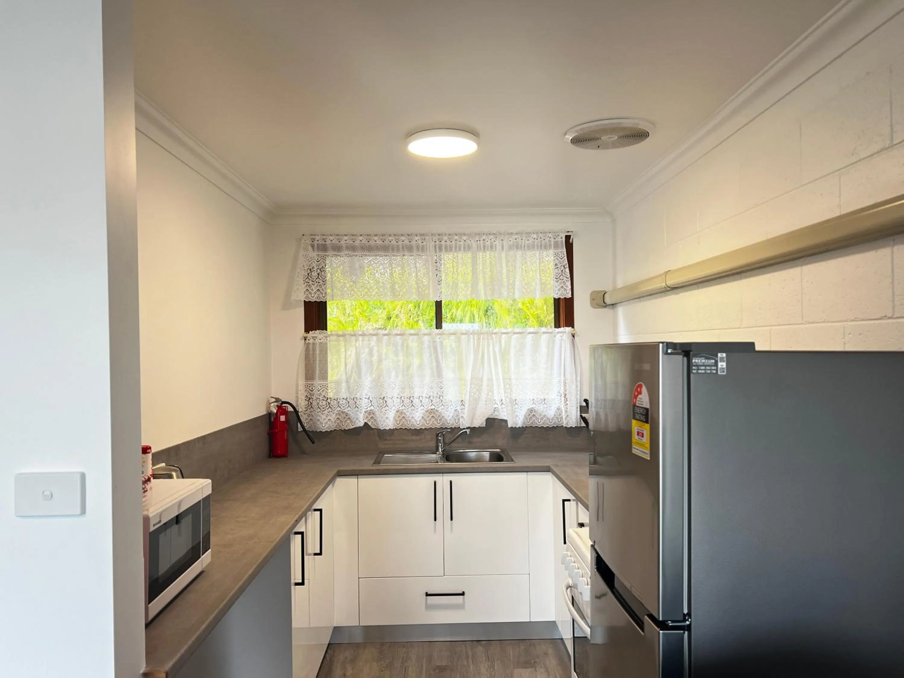 Regatta Point Tavern & Holiday Villas