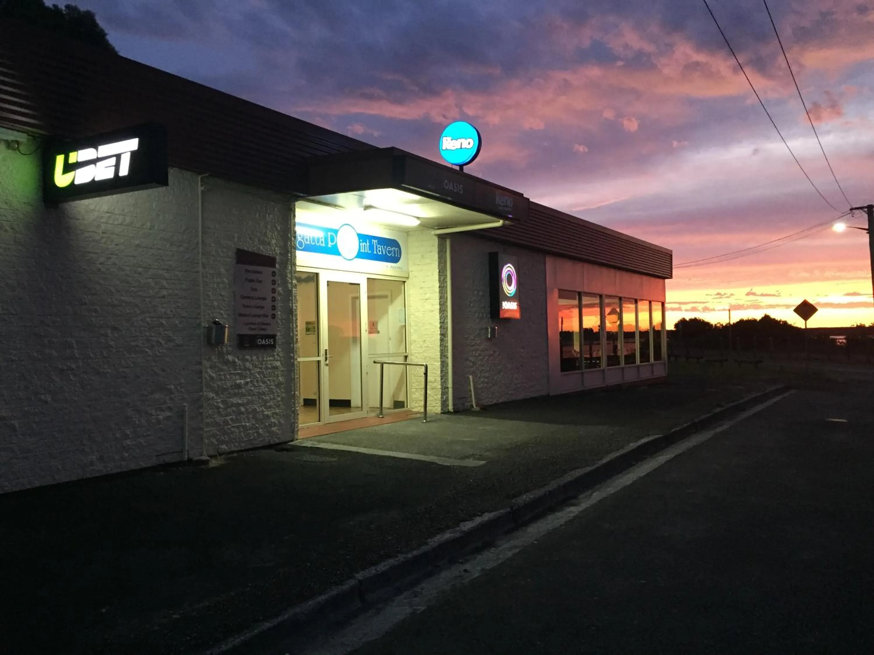 Regatta Point Tavern & Holiday Villas