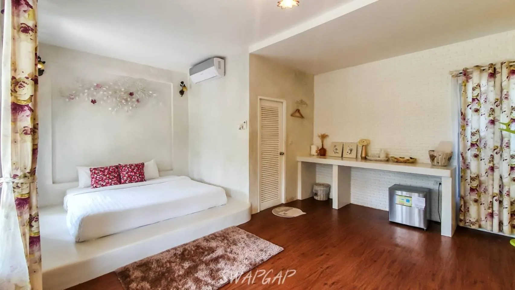 Bed in Laemsing Whitehouse Resort