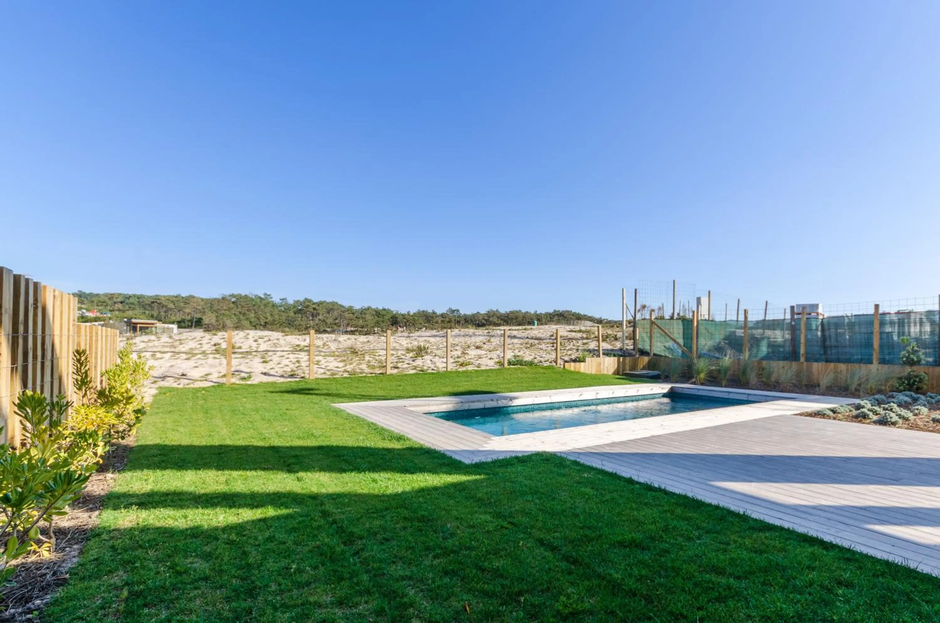 Swimming pool in West Cliffs Ocean and Golf Resort