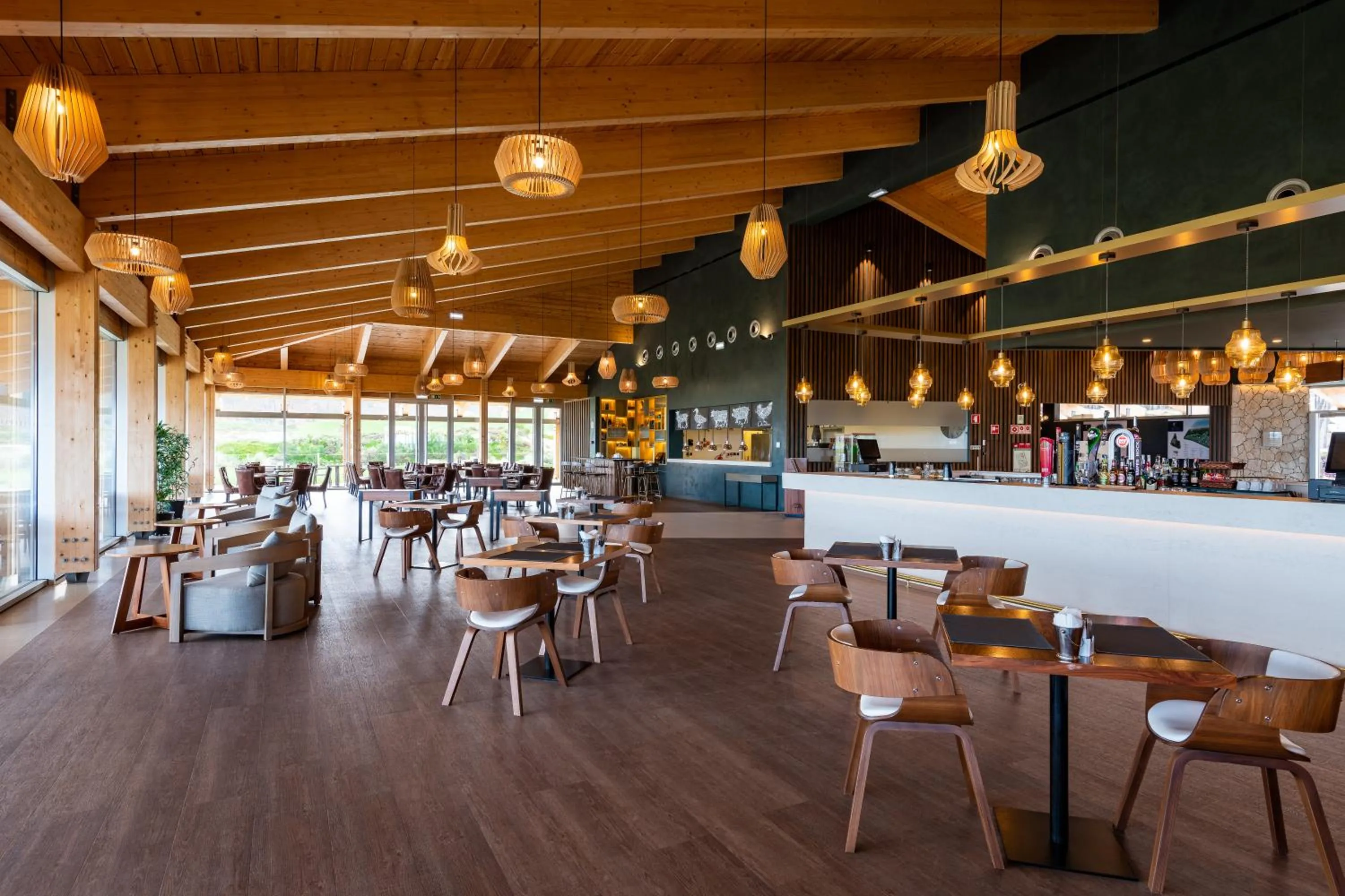 Restaurant/places to eat in West Cliffs Ocean and Golf Resort