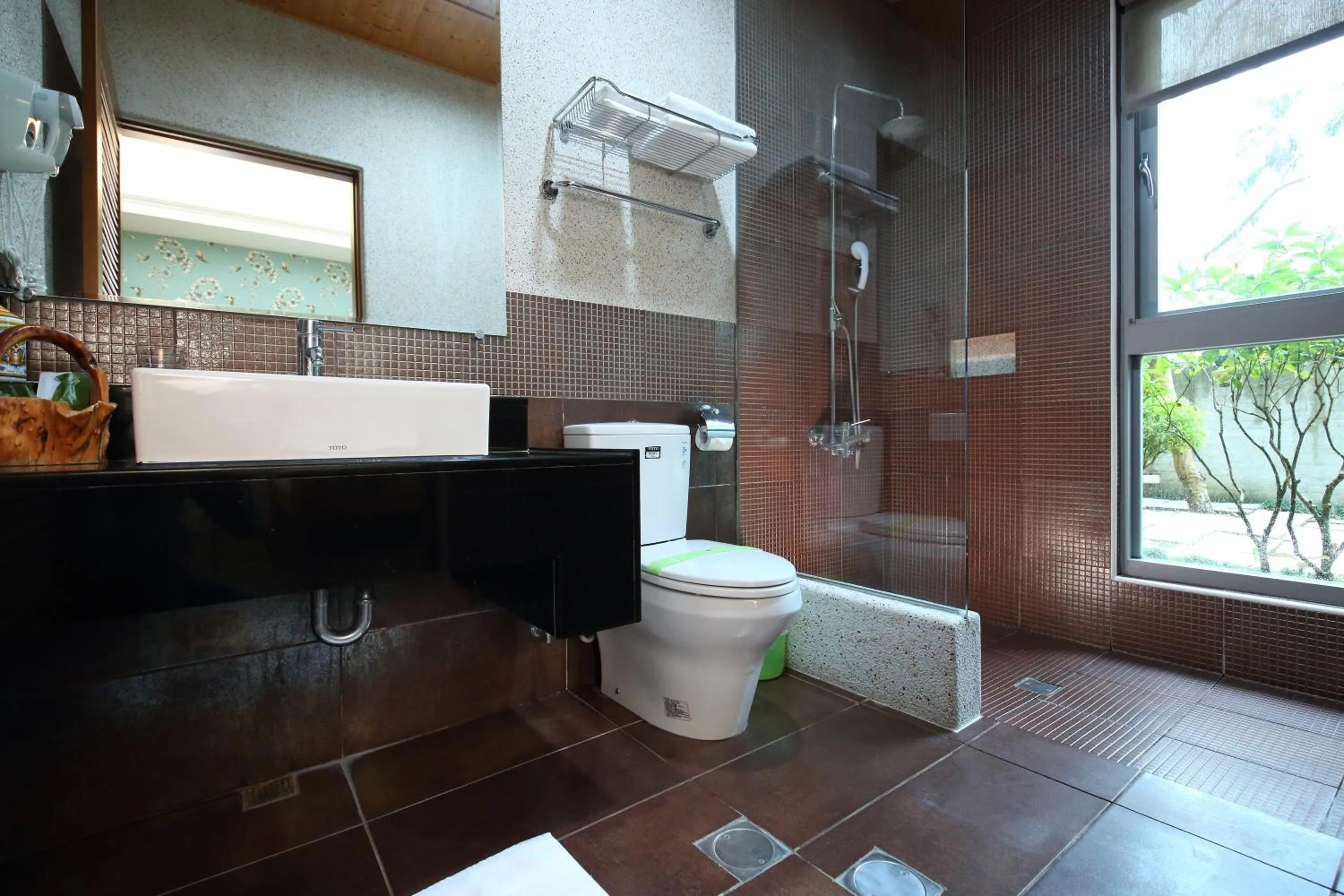 Shower in Pretty Sun B&B