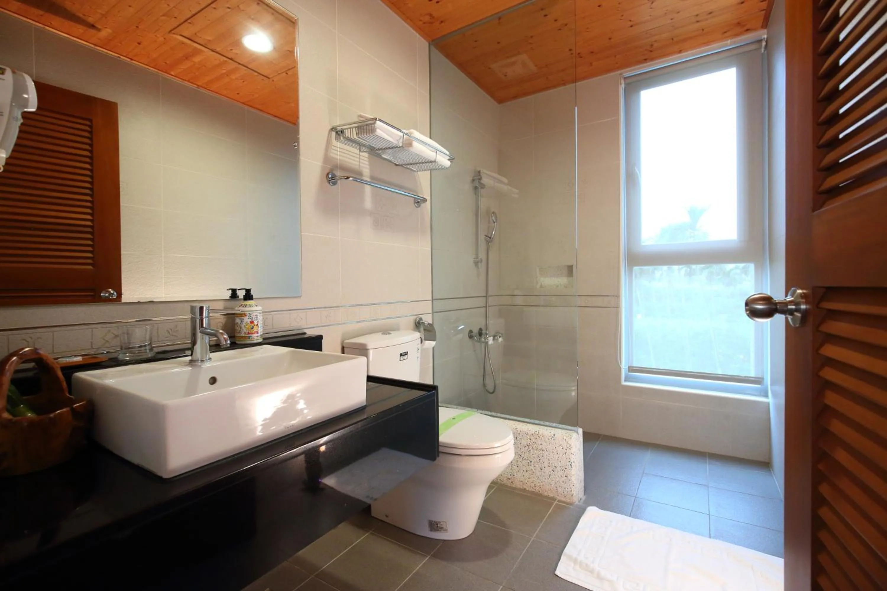 Shower in Pretty Sun B&B