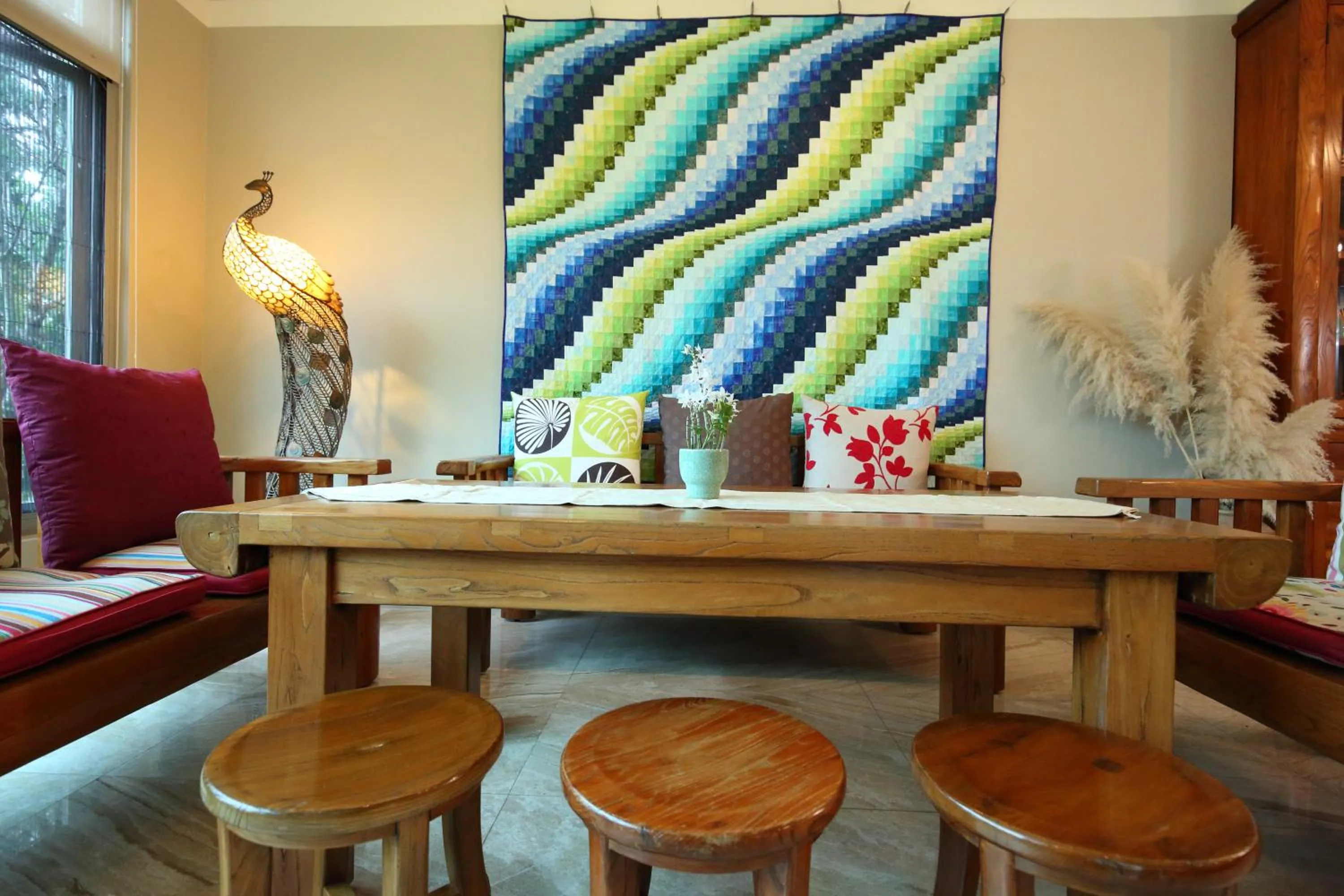 Communal lounge/ TV room in Pretty Sun B&B