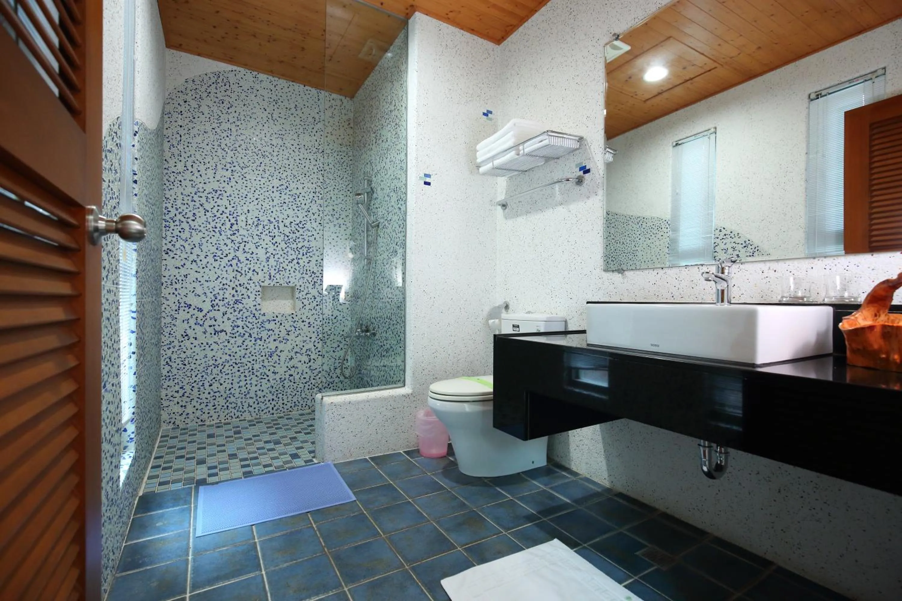 Shower in Pretty Sun B&B