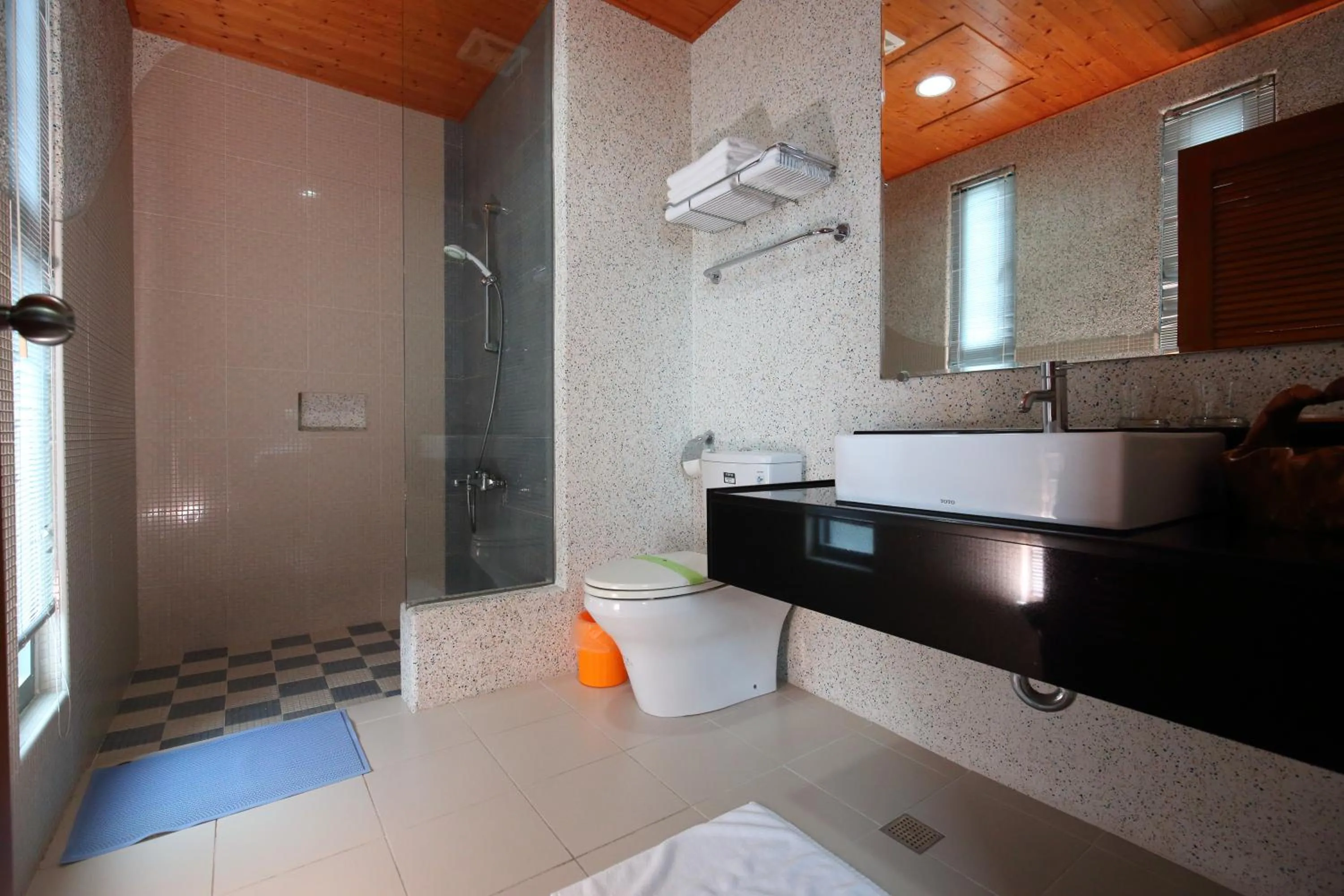 Shower in Pretty Sun B&B