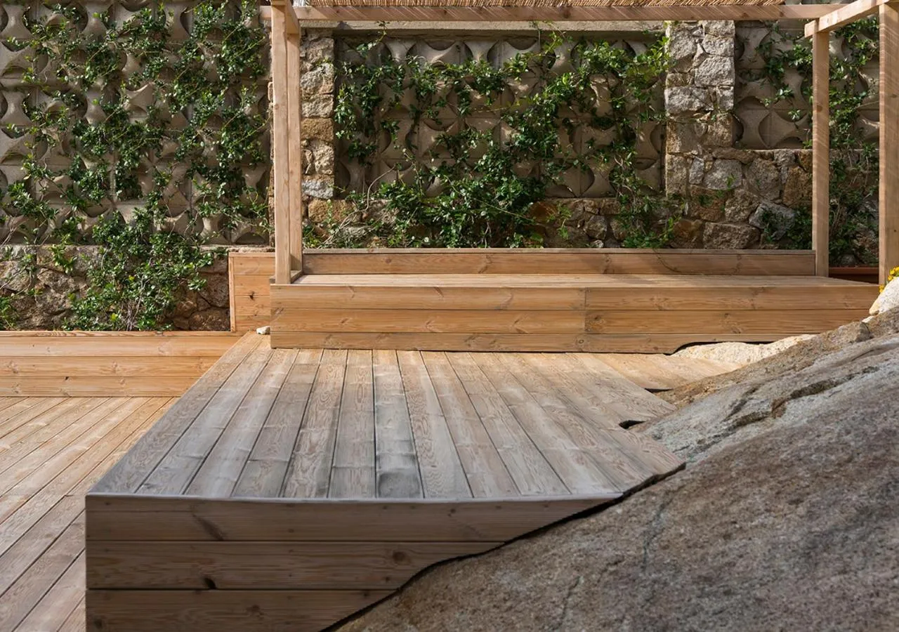 Patio in LA GUARDIA Hotel