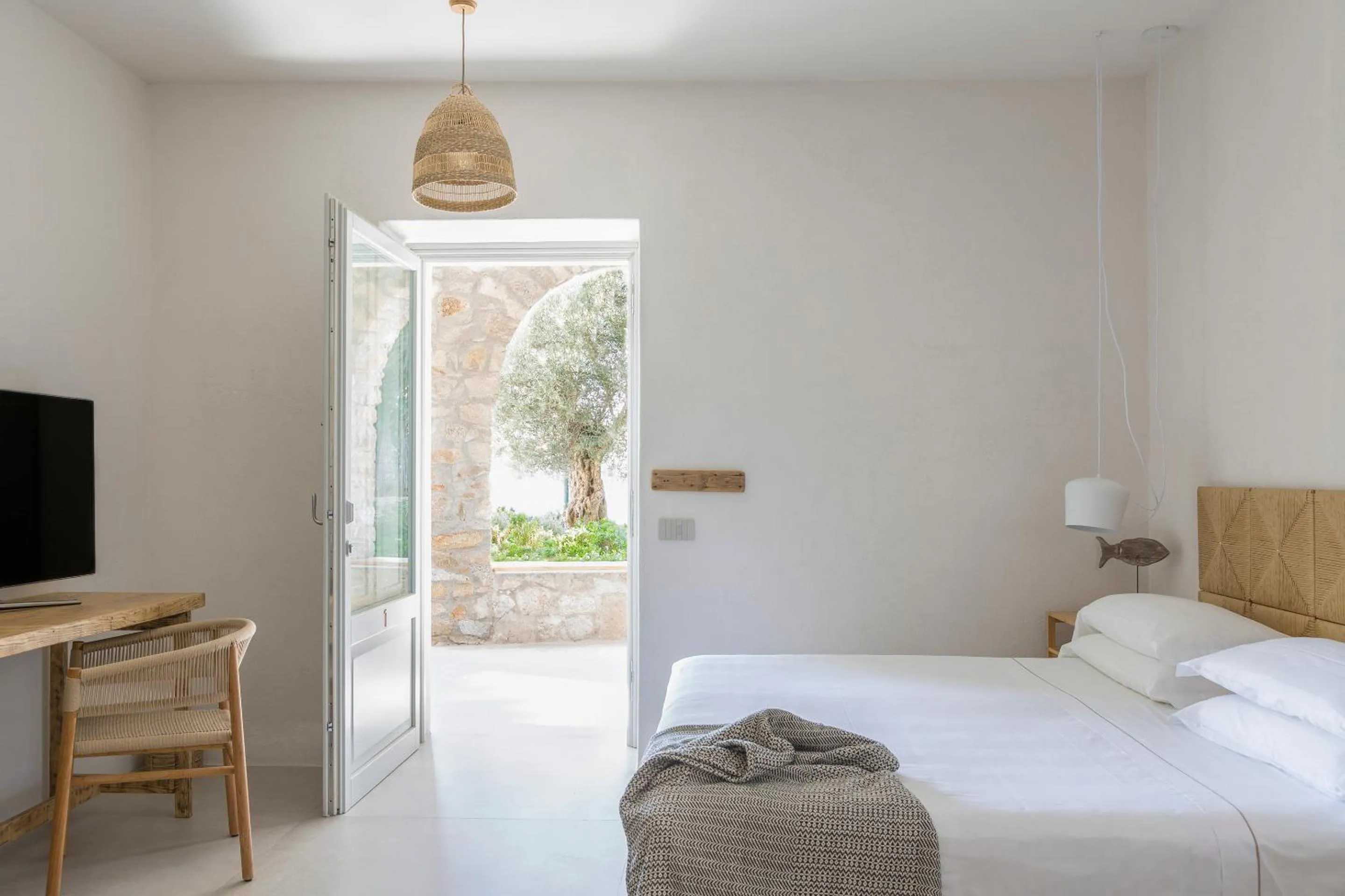 Photo of the whole room, Bed in LA GUARDIA Hotel