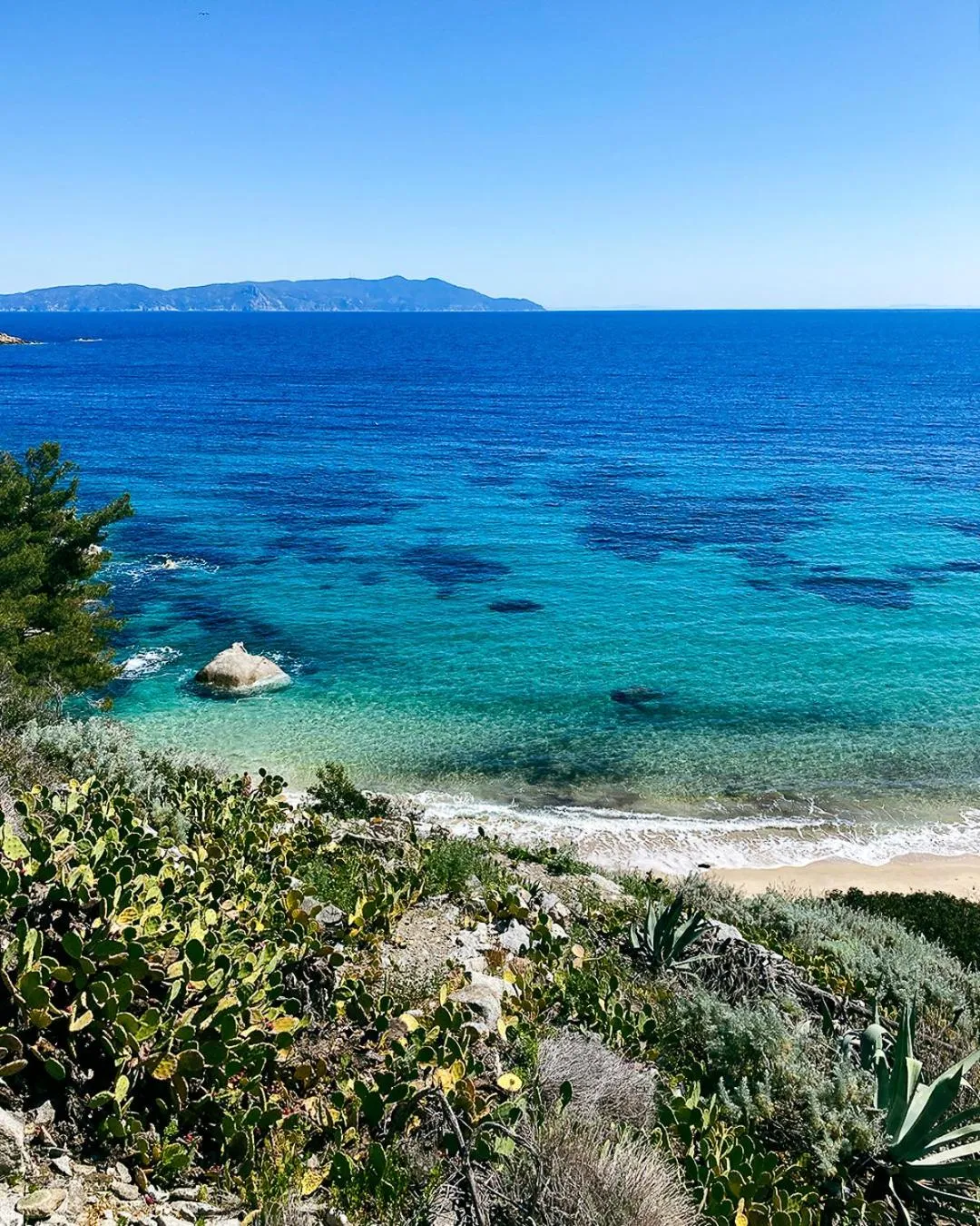 Beach in LA GUARDIA Hotel