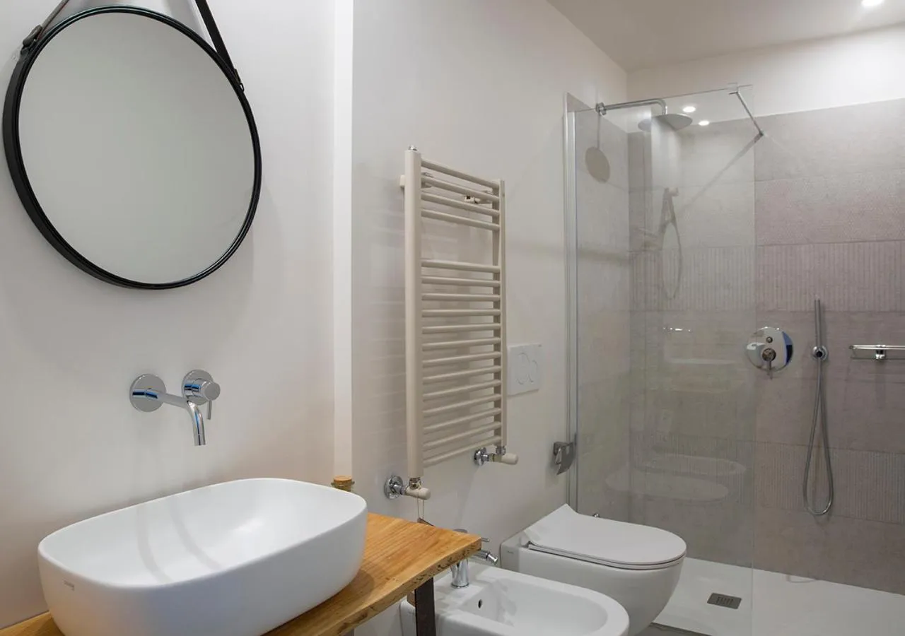 Shower in LA GUARDIA Hotel