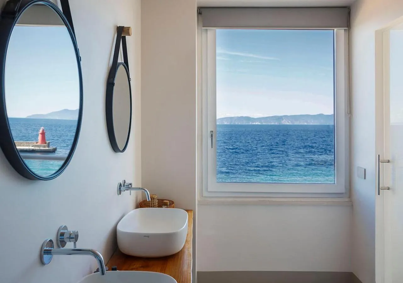 Bathroom in LA GUARDIA Hotel