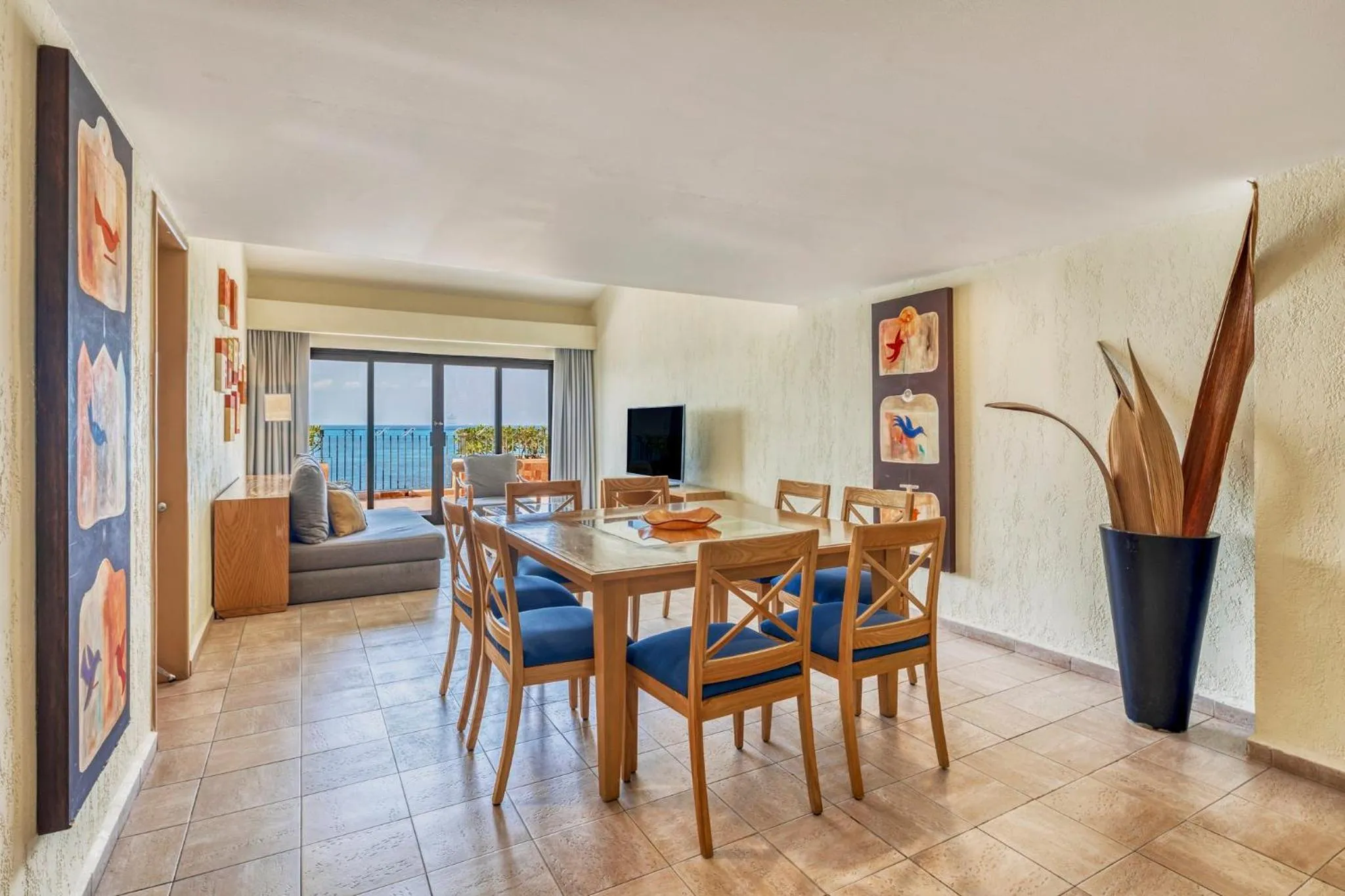 Photo of the whole room in Fiesta Americana Cancun Villas