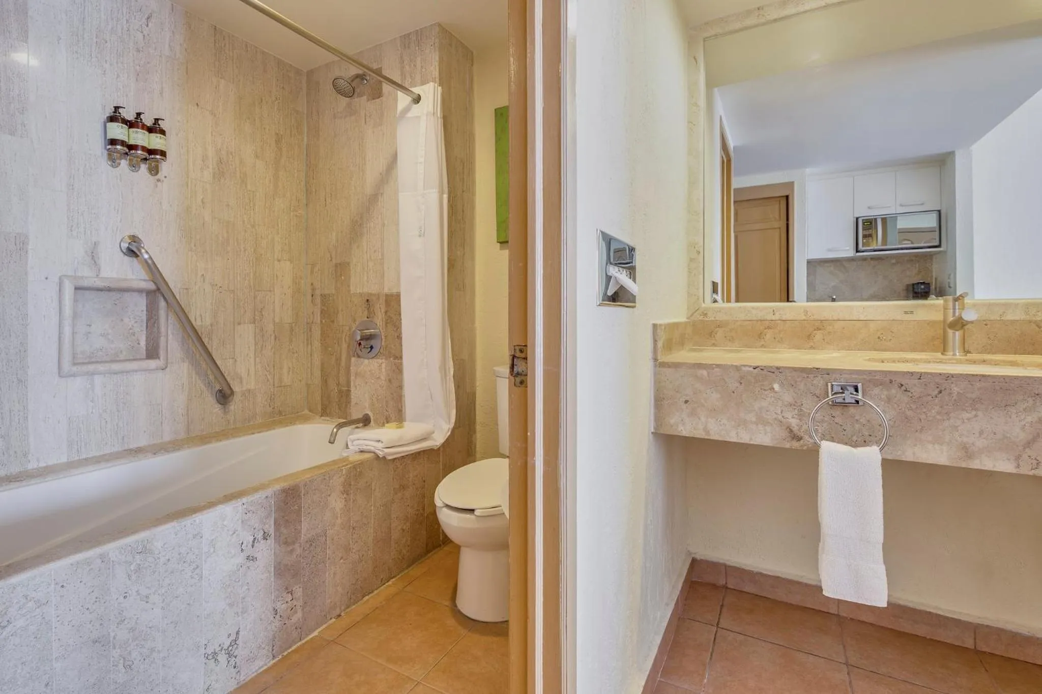 Photo of the whole room in Fiesta Americana Cancun Villas