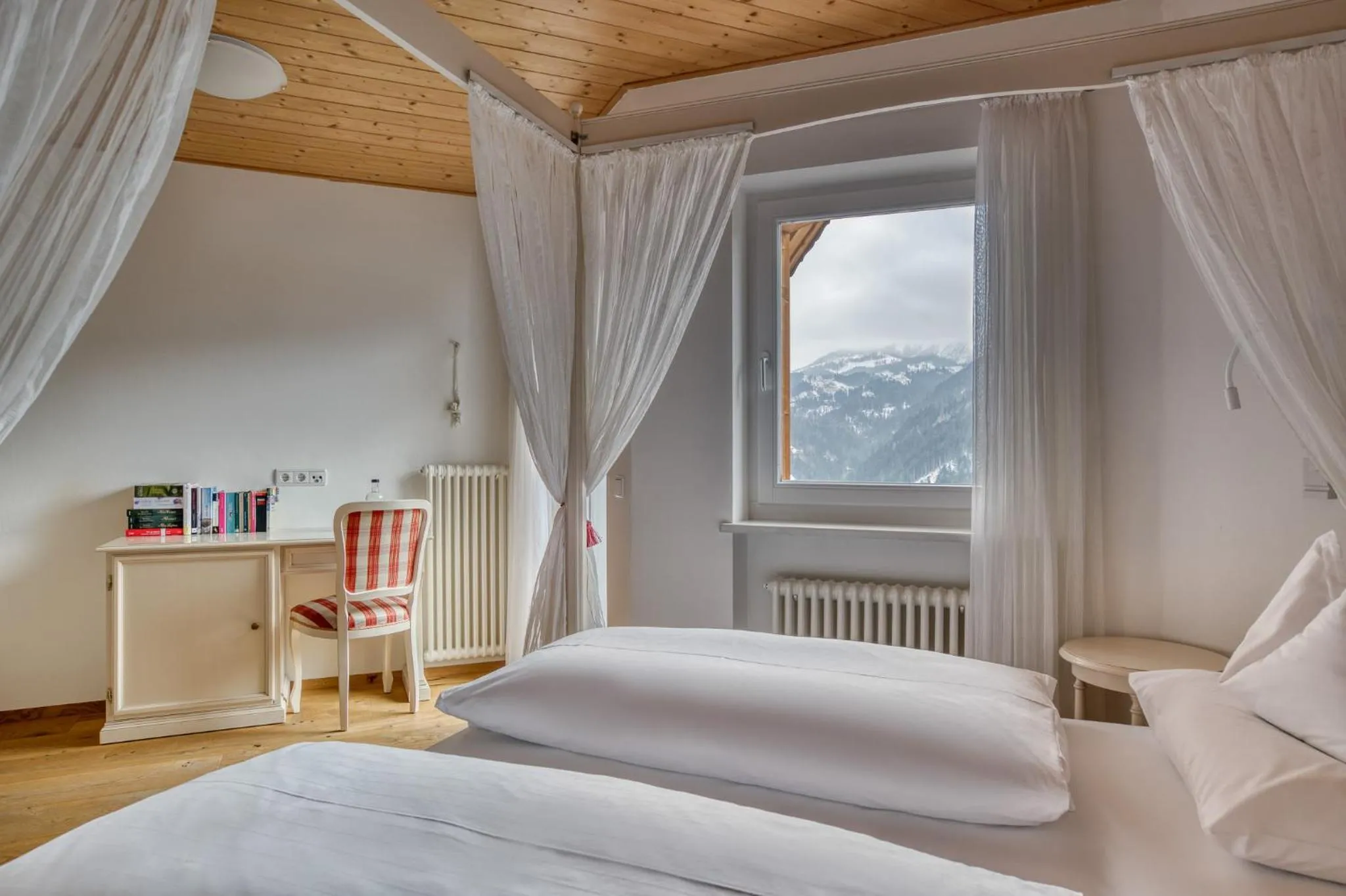 Bed in Hotel Berghaus Rosengarten